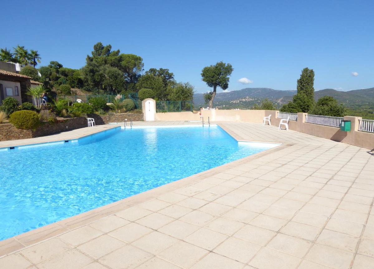 Ferienhaus mit Blick auf Grimaud view 3