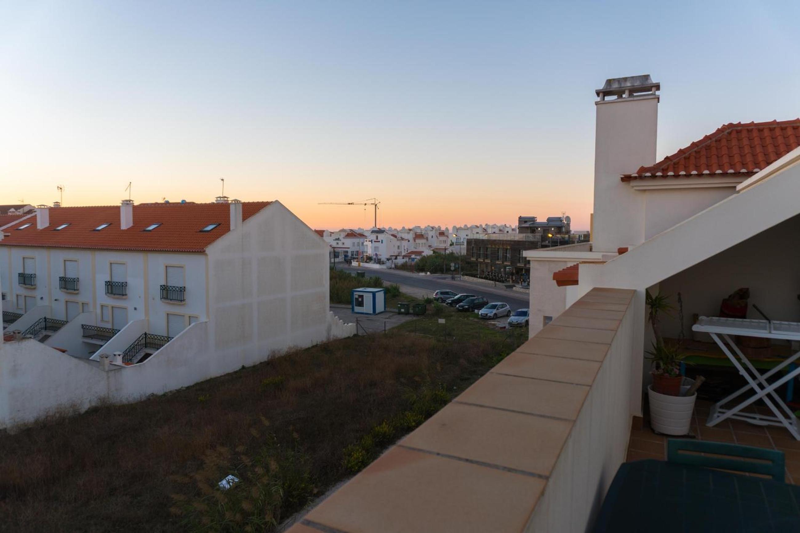 Apartments Baleal: Balconies and Pool view 4