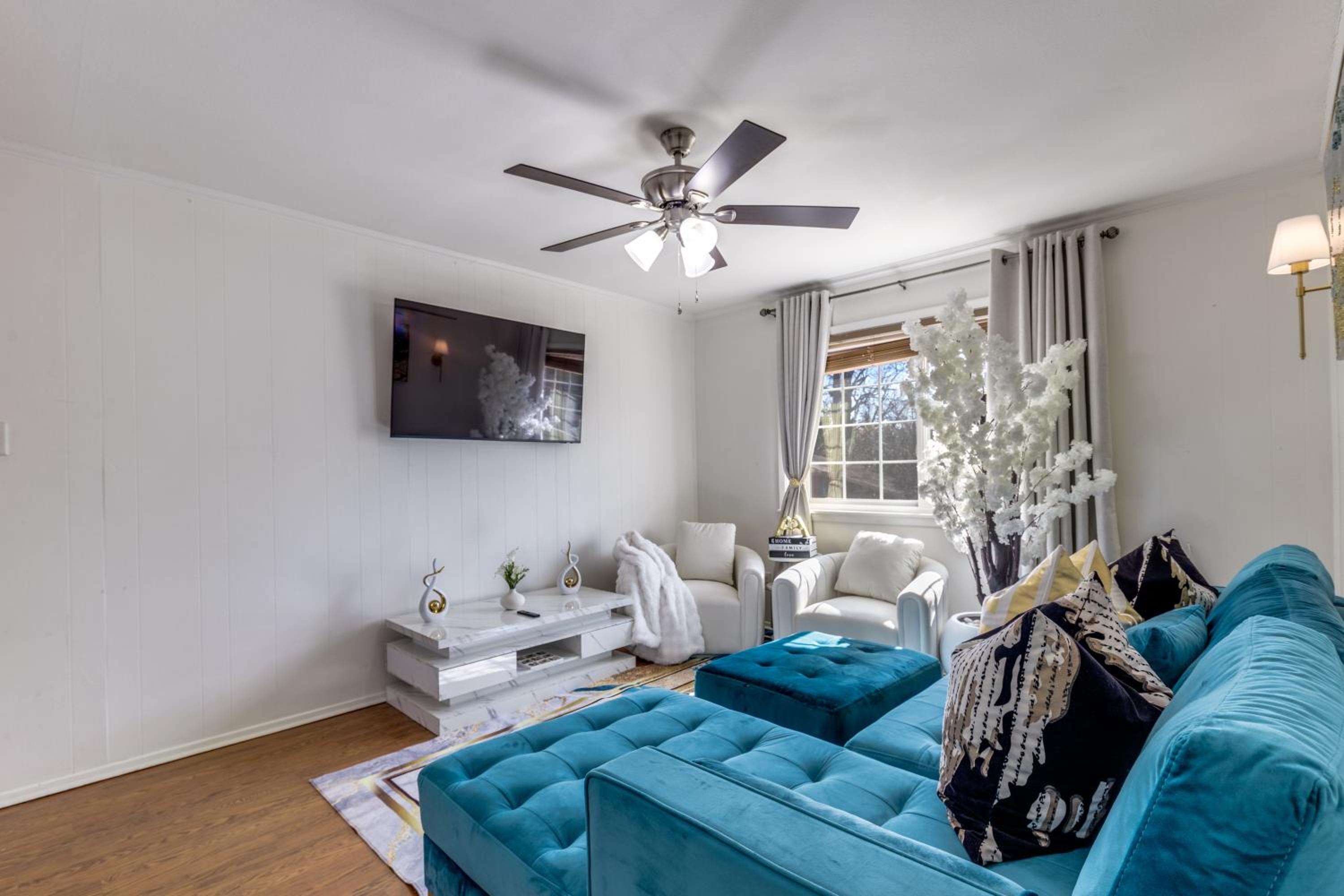 The Homestead Luxury Cozy 2BR Apartment in Nacogdoches Near SFA University and Downtown Pet Friendly Business Ready Extended Stays Welcome with Self Check