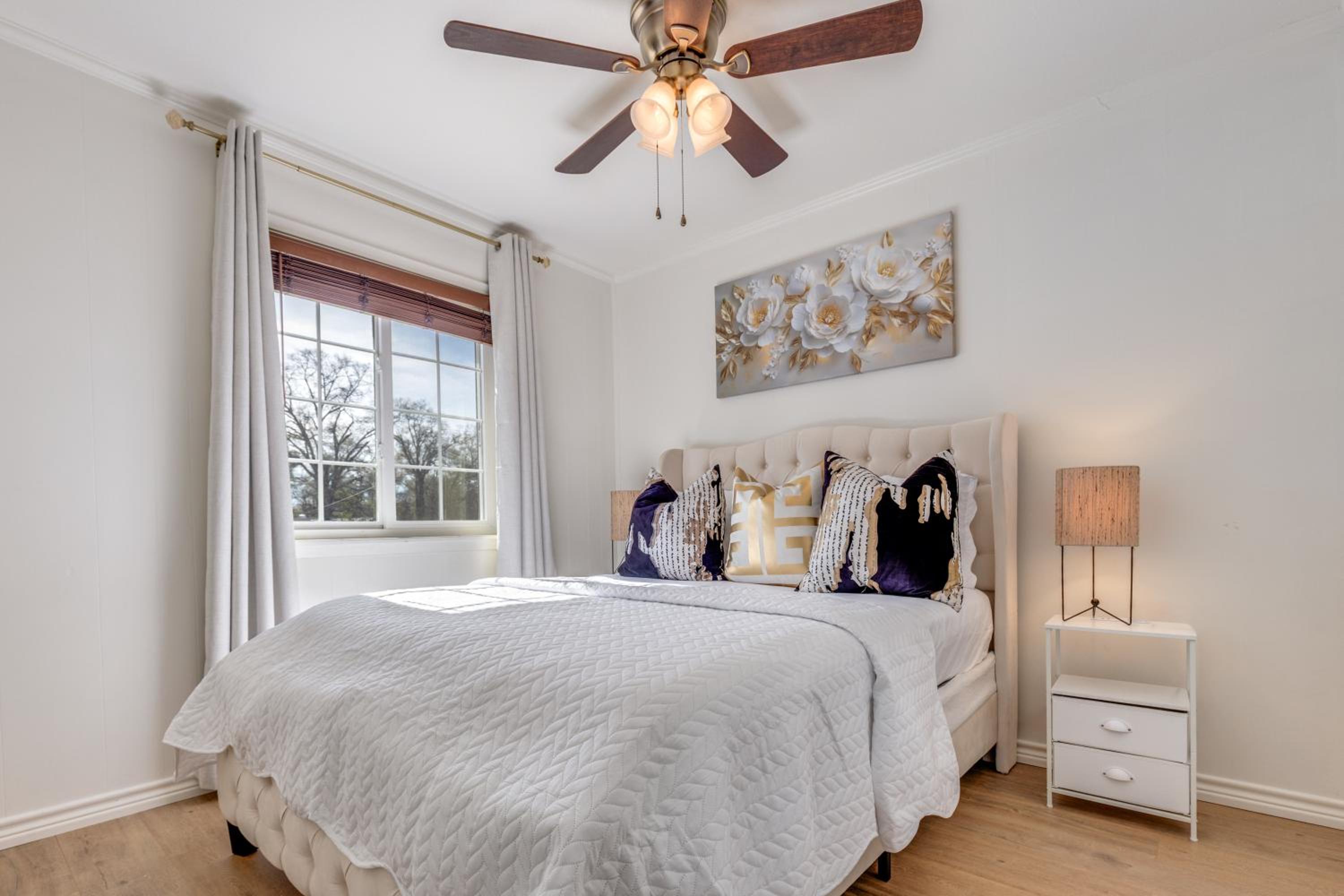 The Homestead Luxury Cozy 2BR Apartment in Nacogdoches Near SFA University and Downtown Pet Friendly Business Ready Extended Stays Welcome with Self Check