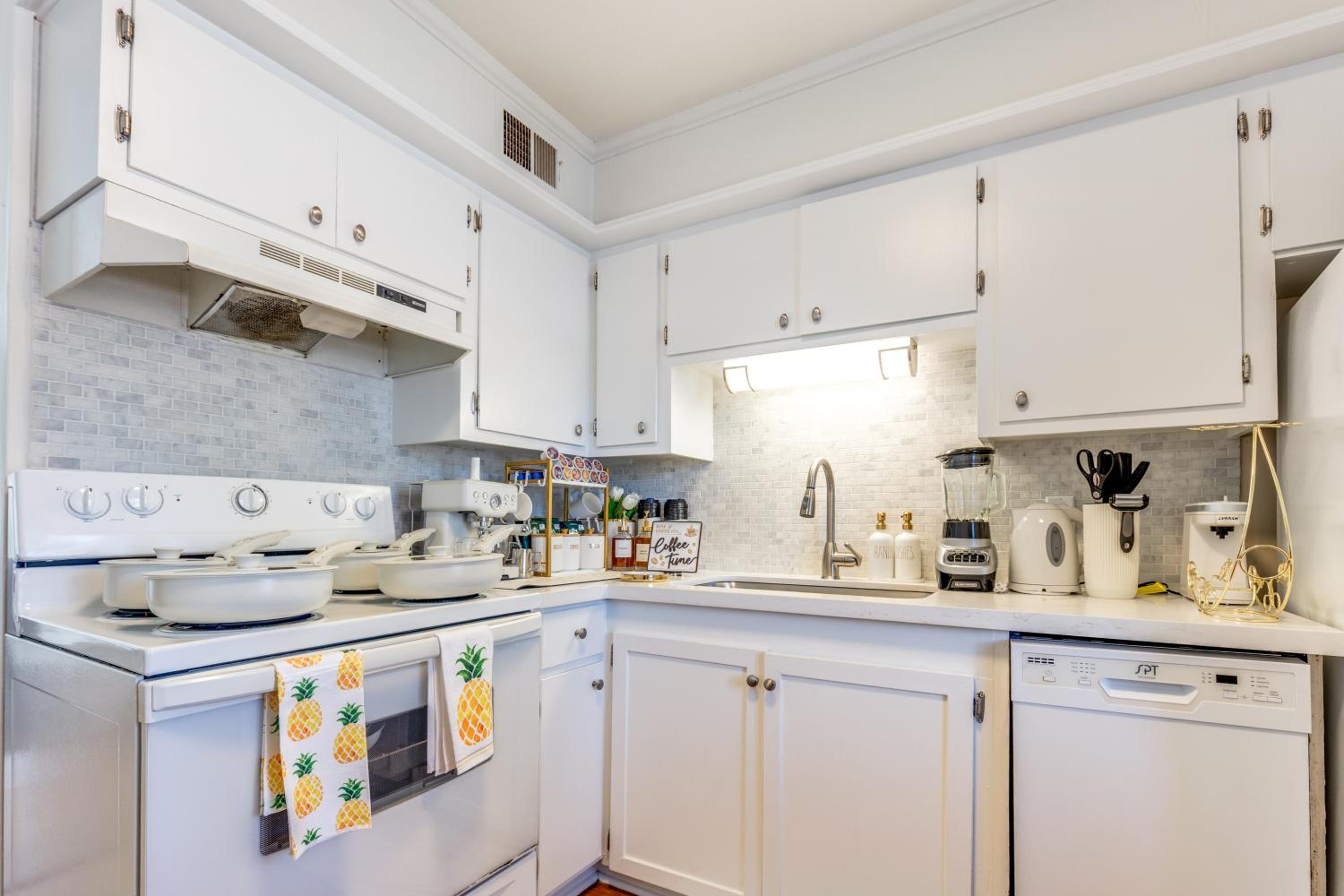 The Homestead Luxury Cozy 2BR Apartment in Nacogdoches Near SFA University and Downtown Pet Friendly Business Ready Extended Stays Welcome with Self Check