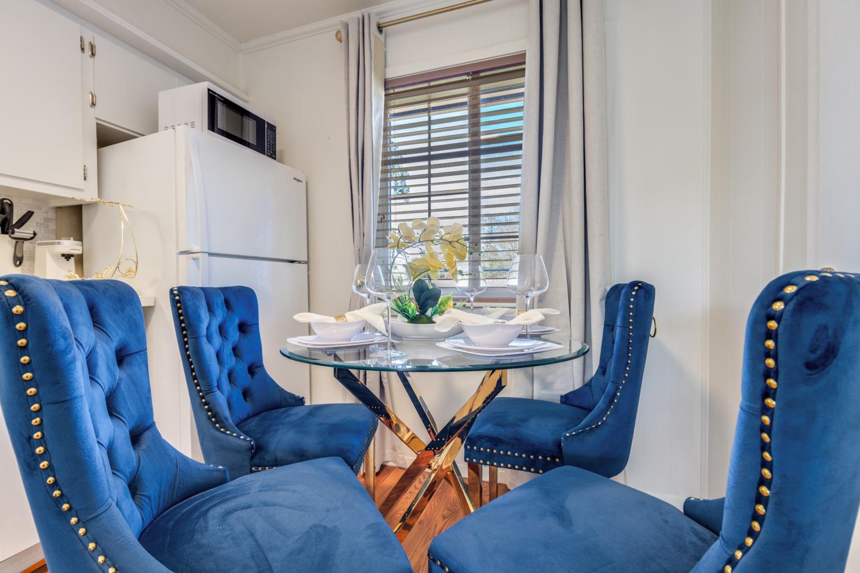 The Homestead Luxury Cozy 2BR Apartment in Nacogdoches Near SFA University and Downtown Pet Friendly Business Ready Extended Stays Welcome with Self Check
