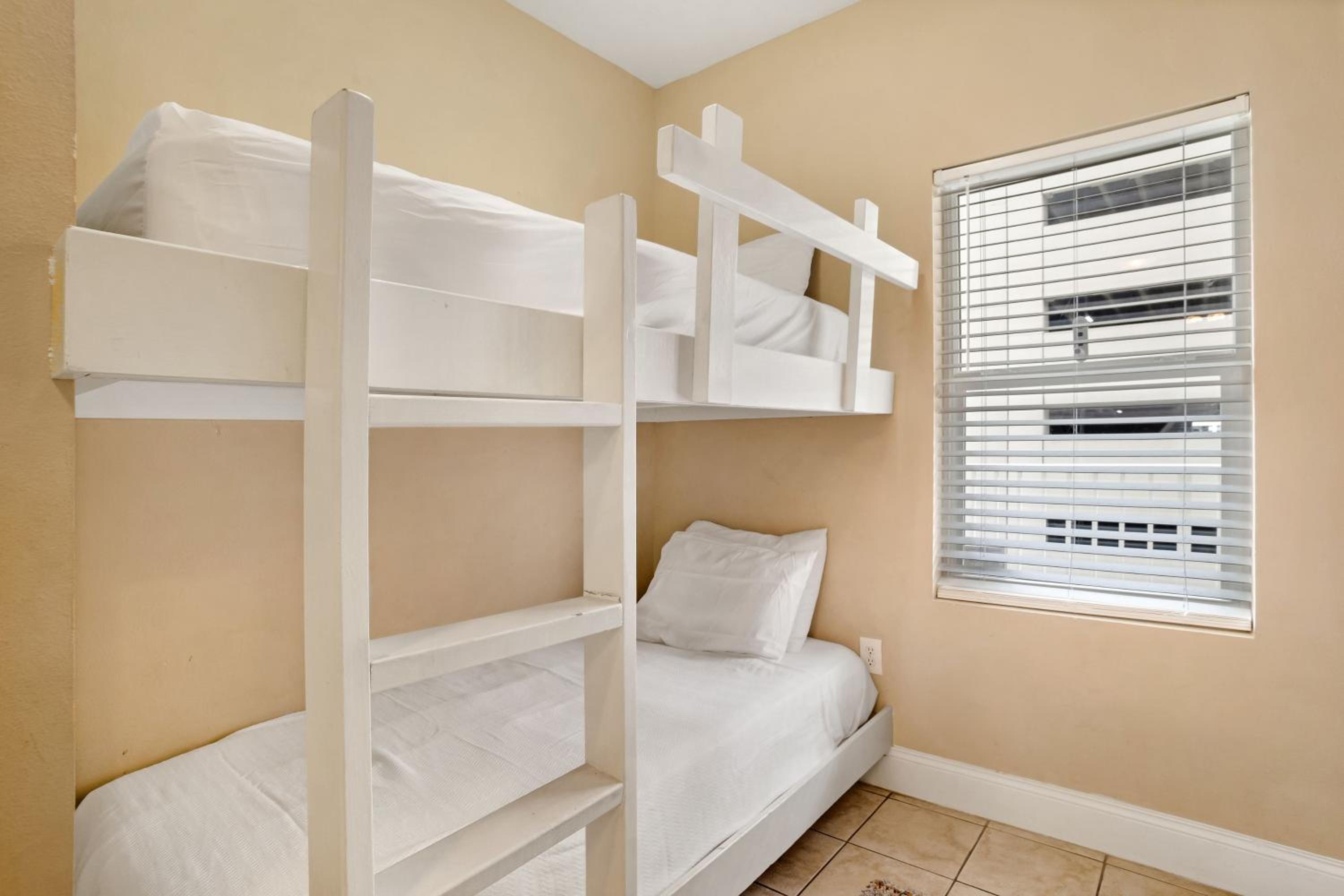 Laketown Wharf 531