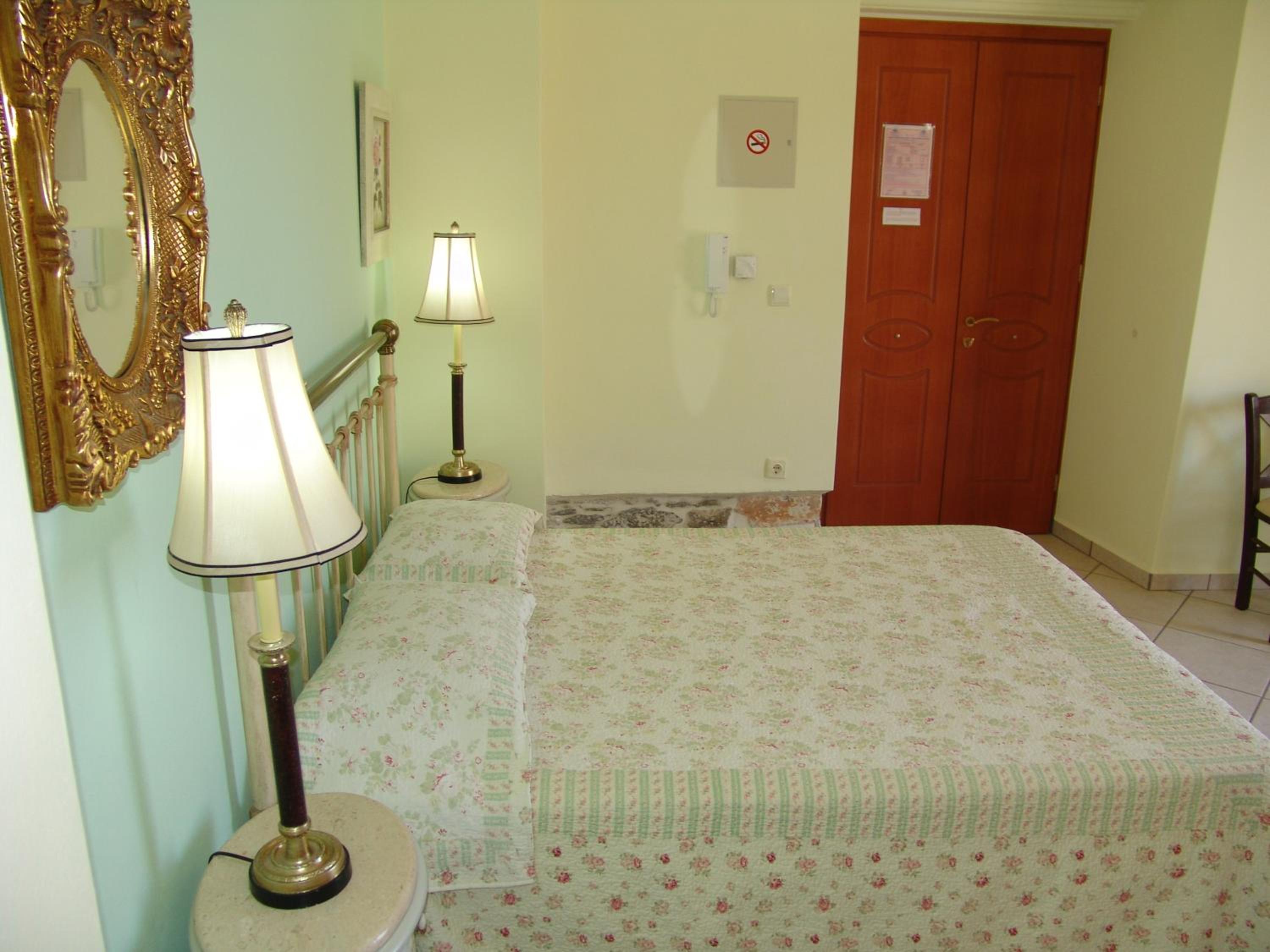 Antouanetta Apartments