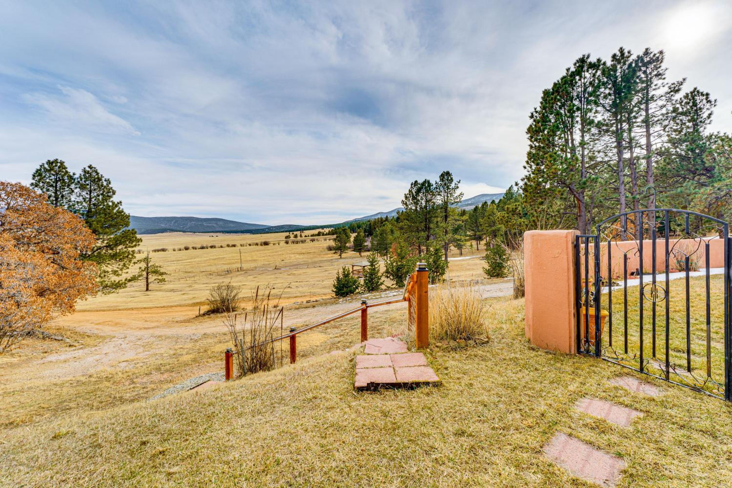 Hunters Hideaway on 20 Secluded Acres in Taos!