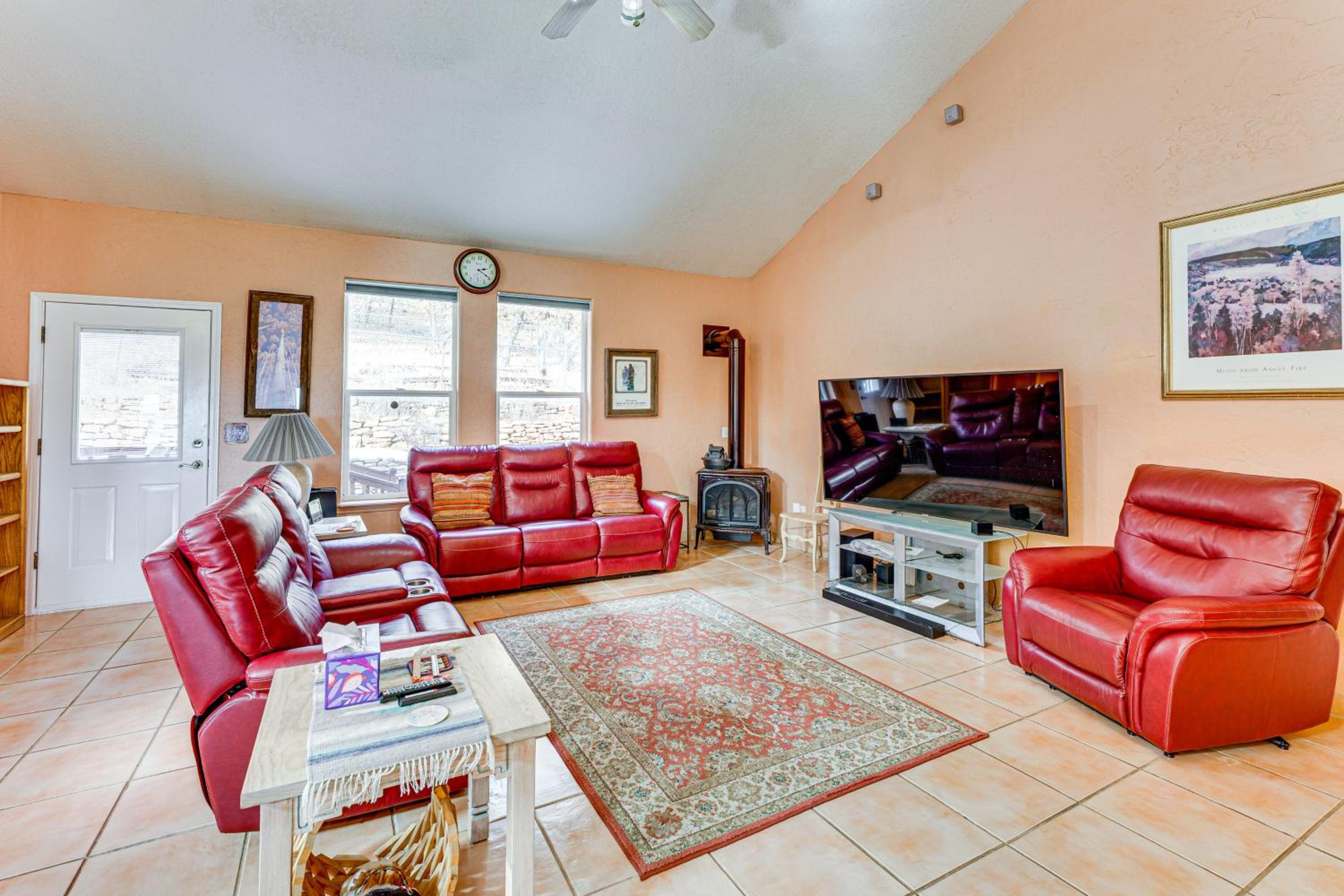 Hunters Hideaway on 20 Secluded Acres in Taos!