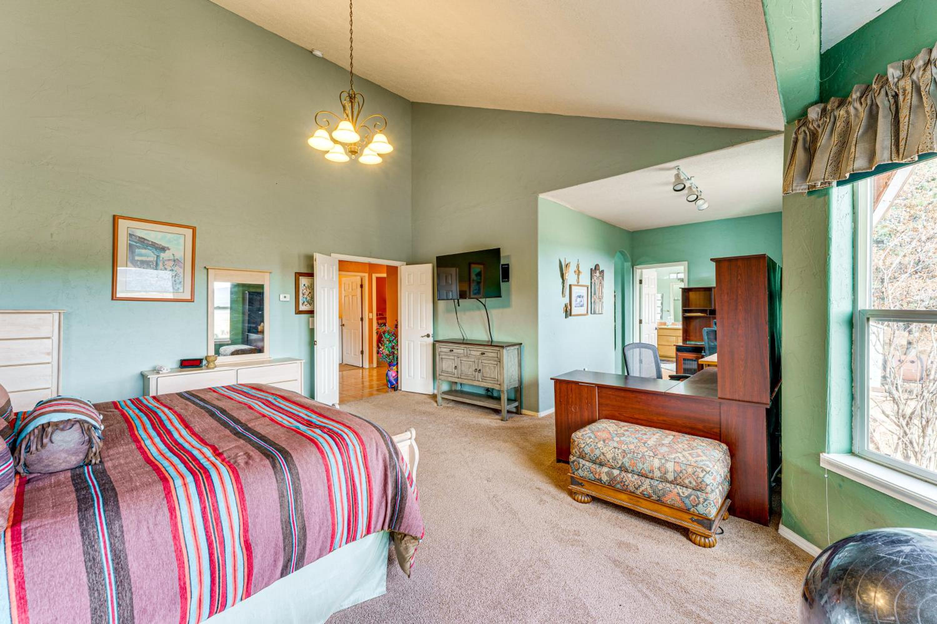 Hunters Hideaway on 20 Secluded Acres in Taos!