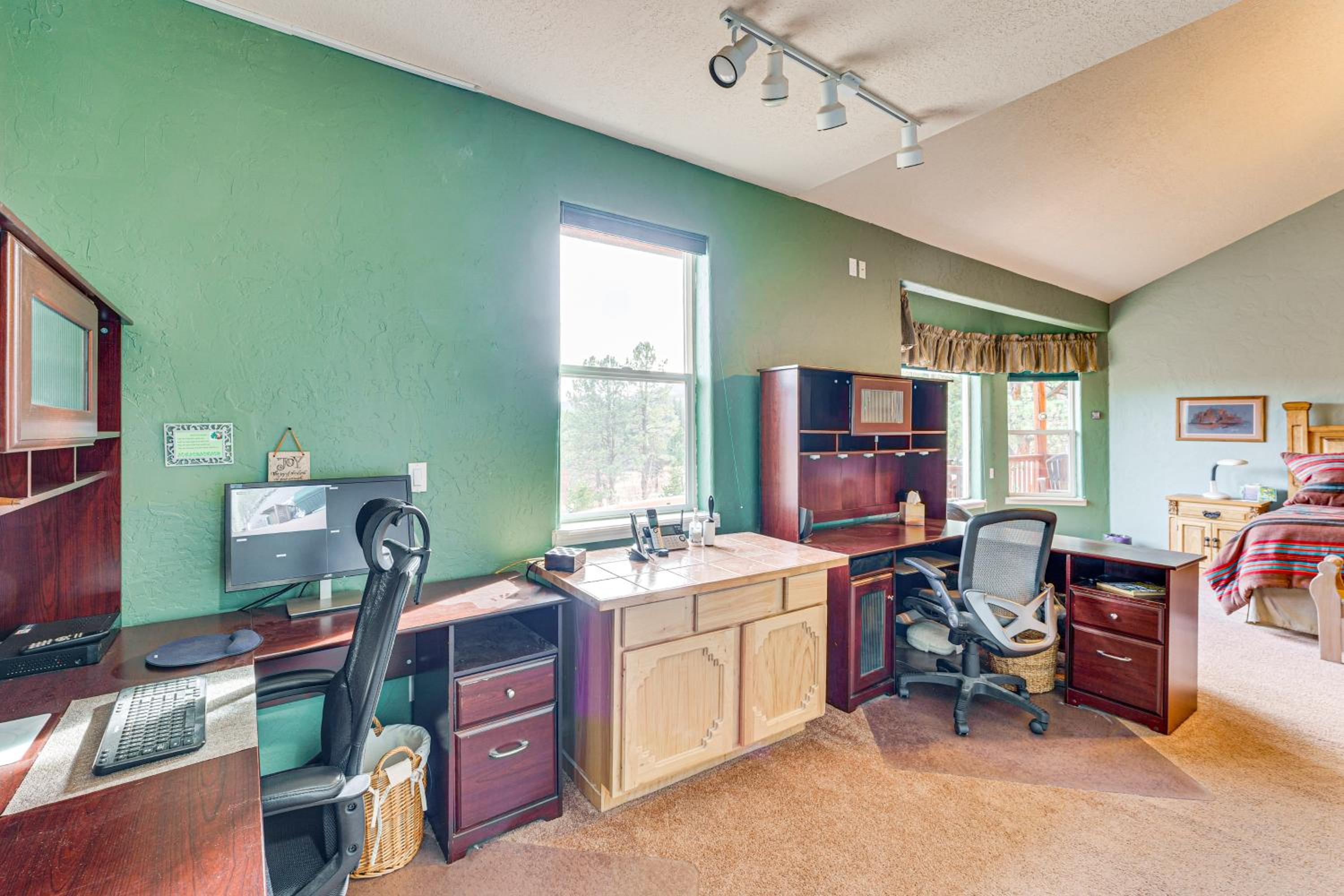 Hunters Hideaway on 20 Secluded Acres in Taos!