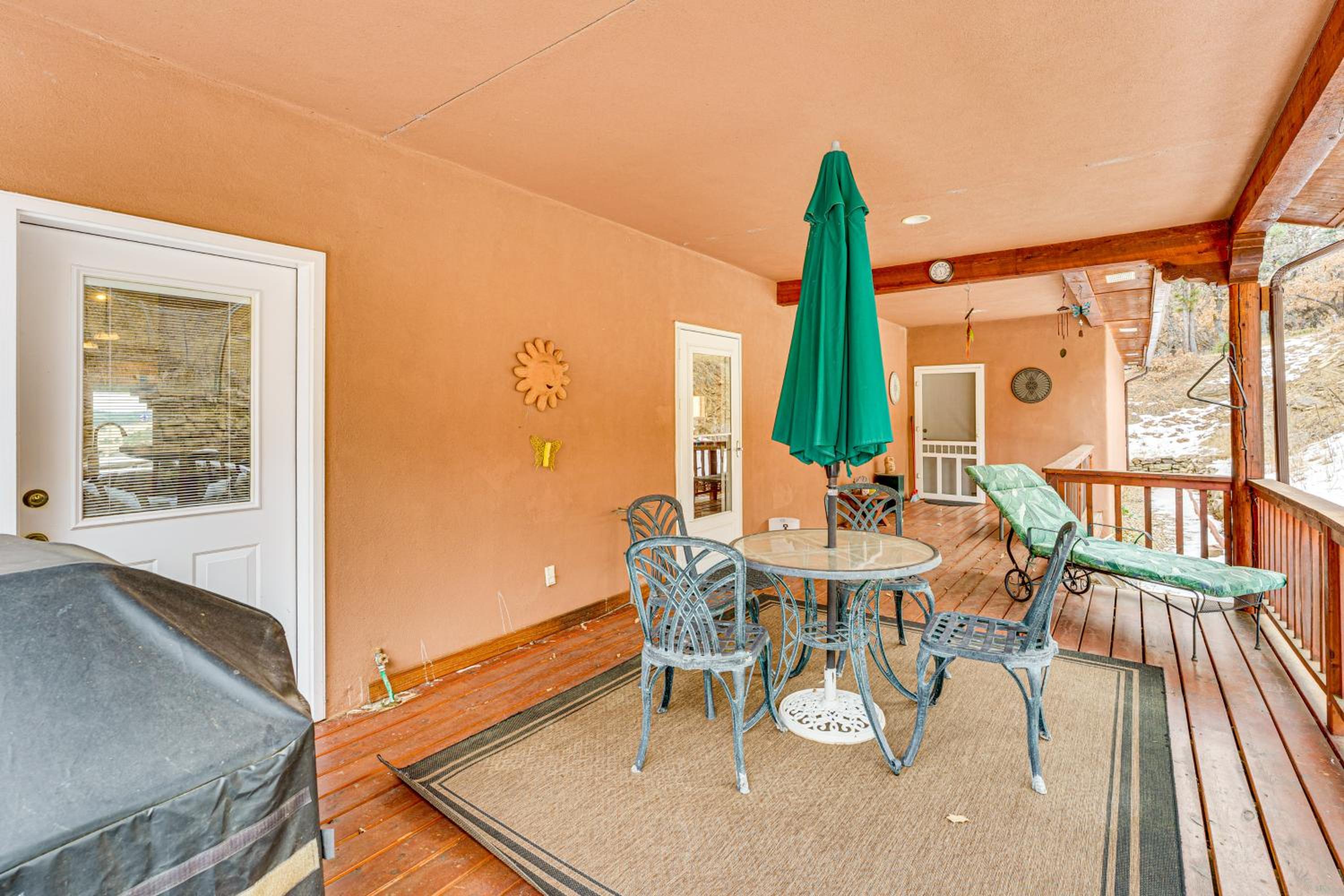 Hunters Hideaway on 20 Secluded Acres in Taos!