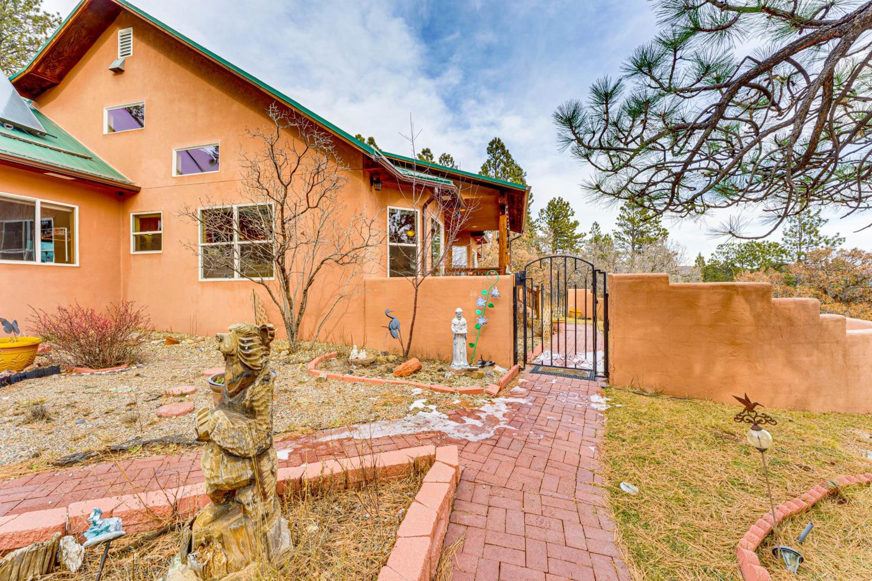 Hunters Hideaway on 20 Secluded Acres in Taos!