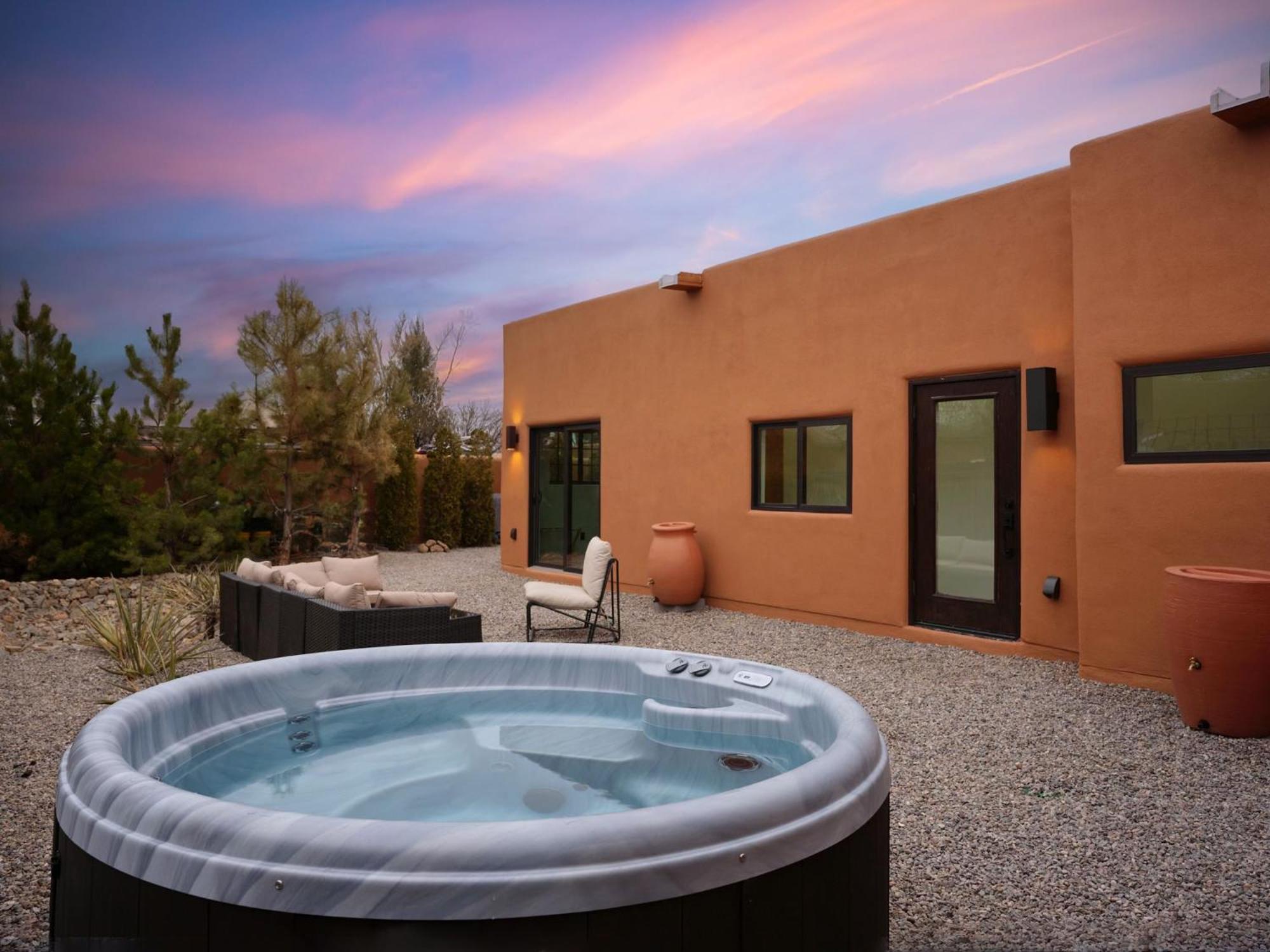 The Nicho House 4BD Ultra Modern Adobe Near Plaza