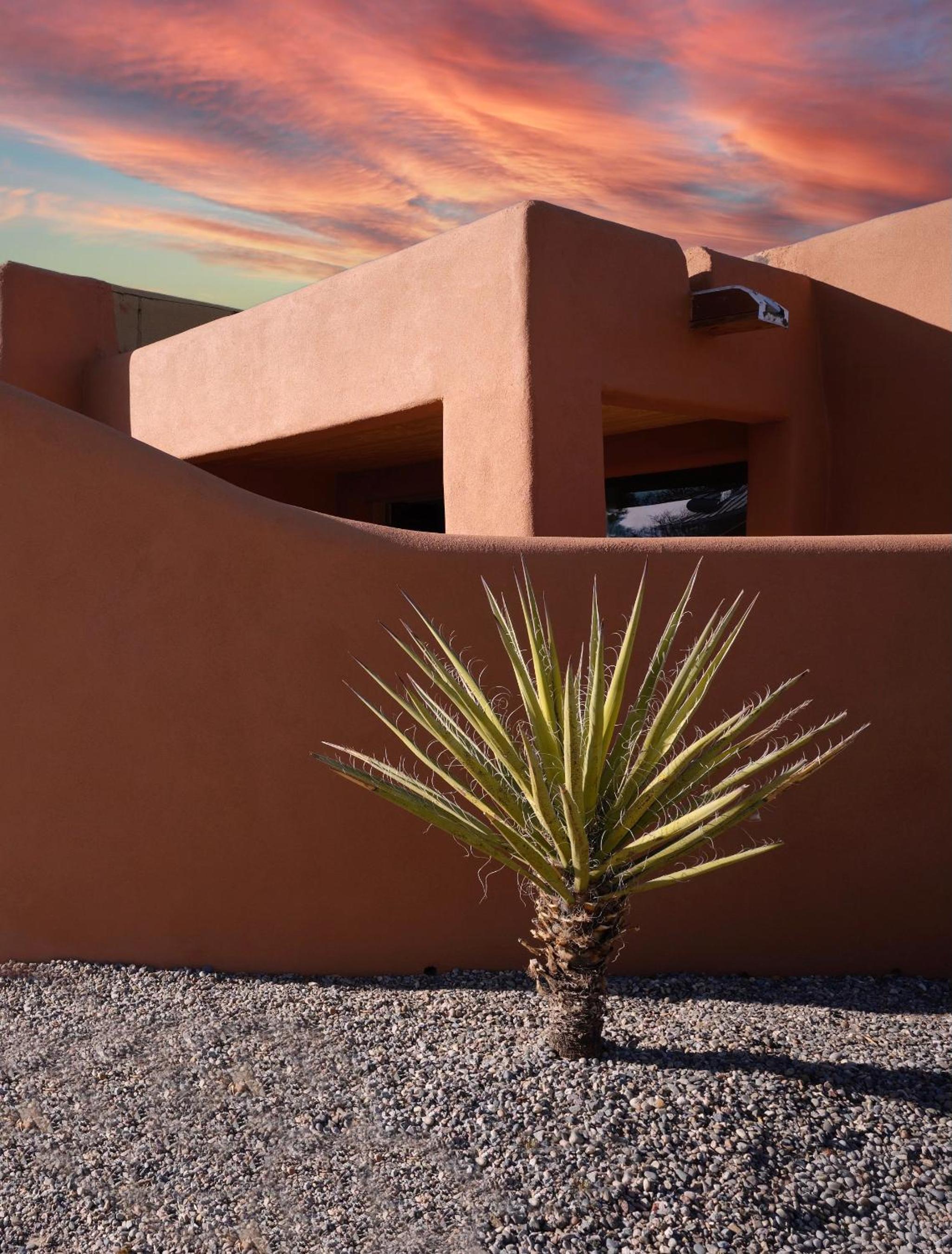 The Nicho House 4BD Ultra Modern Adobe Near Plaza
