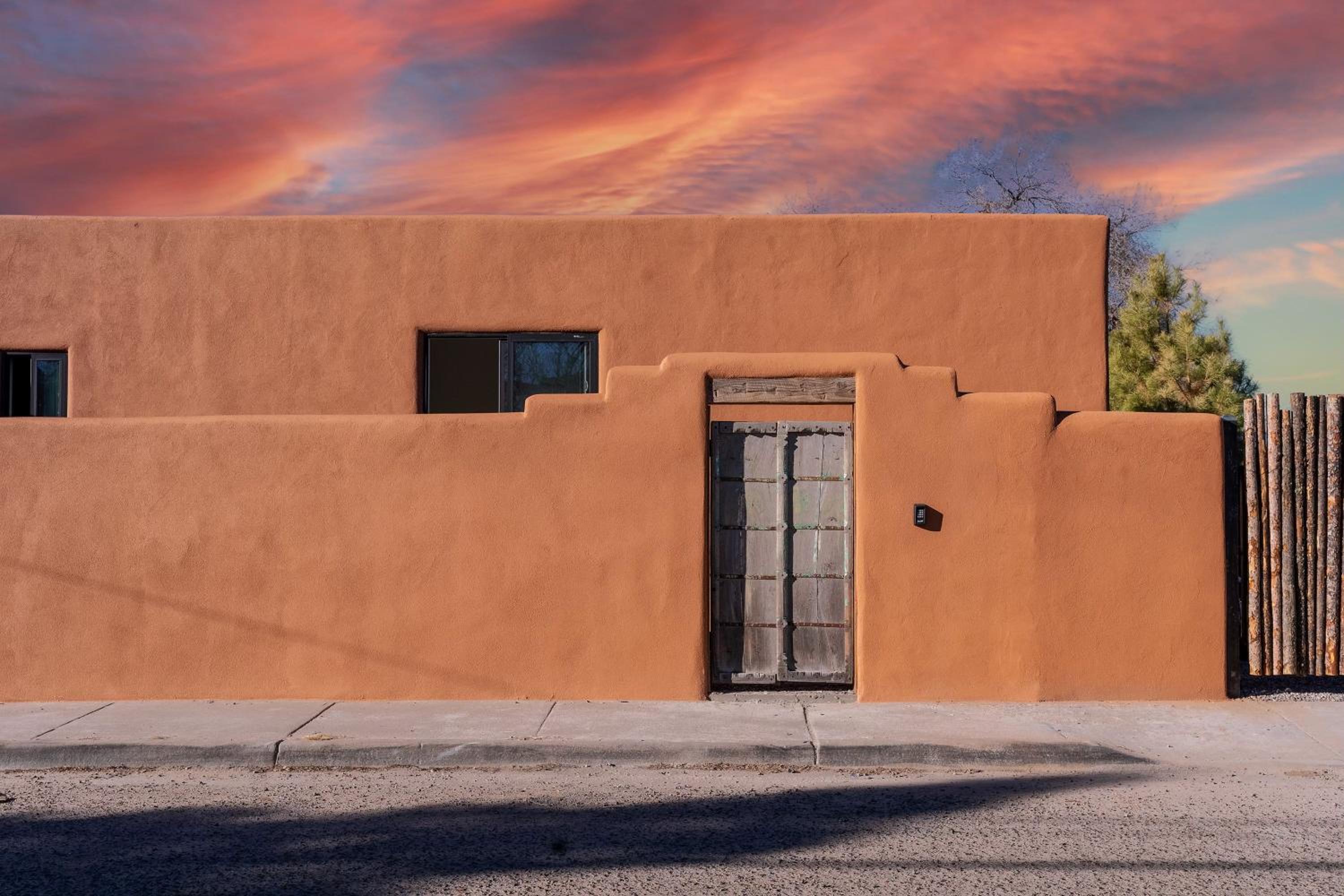 The Nicho House 4BD Ultra Modern Adobe Near Plaza
