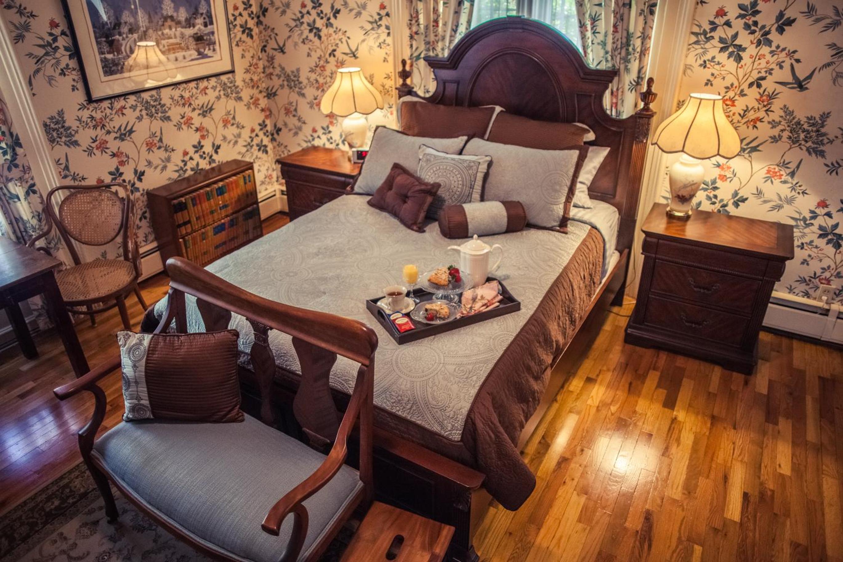Silver Heart Inn & Cottages