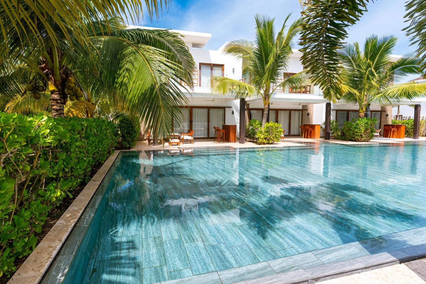 New villa with pool access for 7 ppl and 2 BR