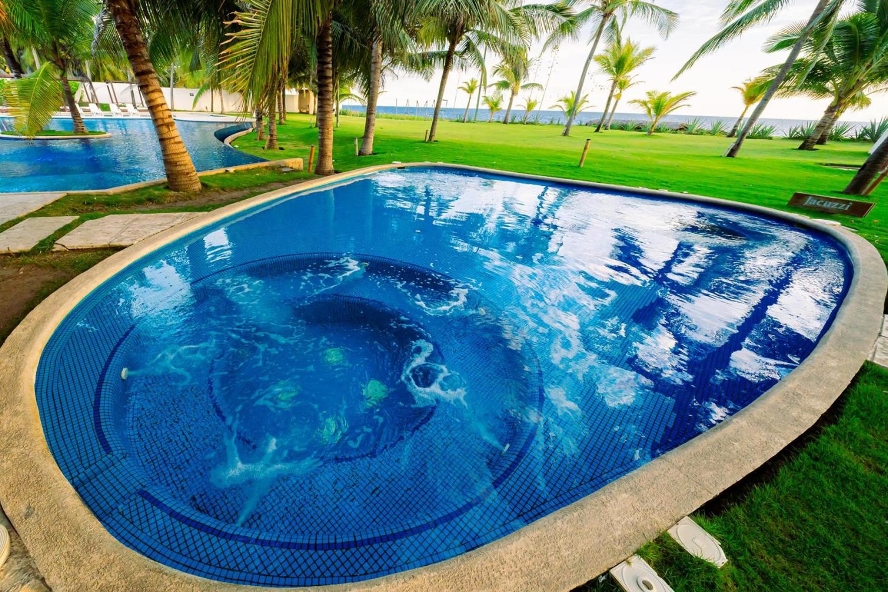 New villa with pool access for 7 ppl and 2 BR