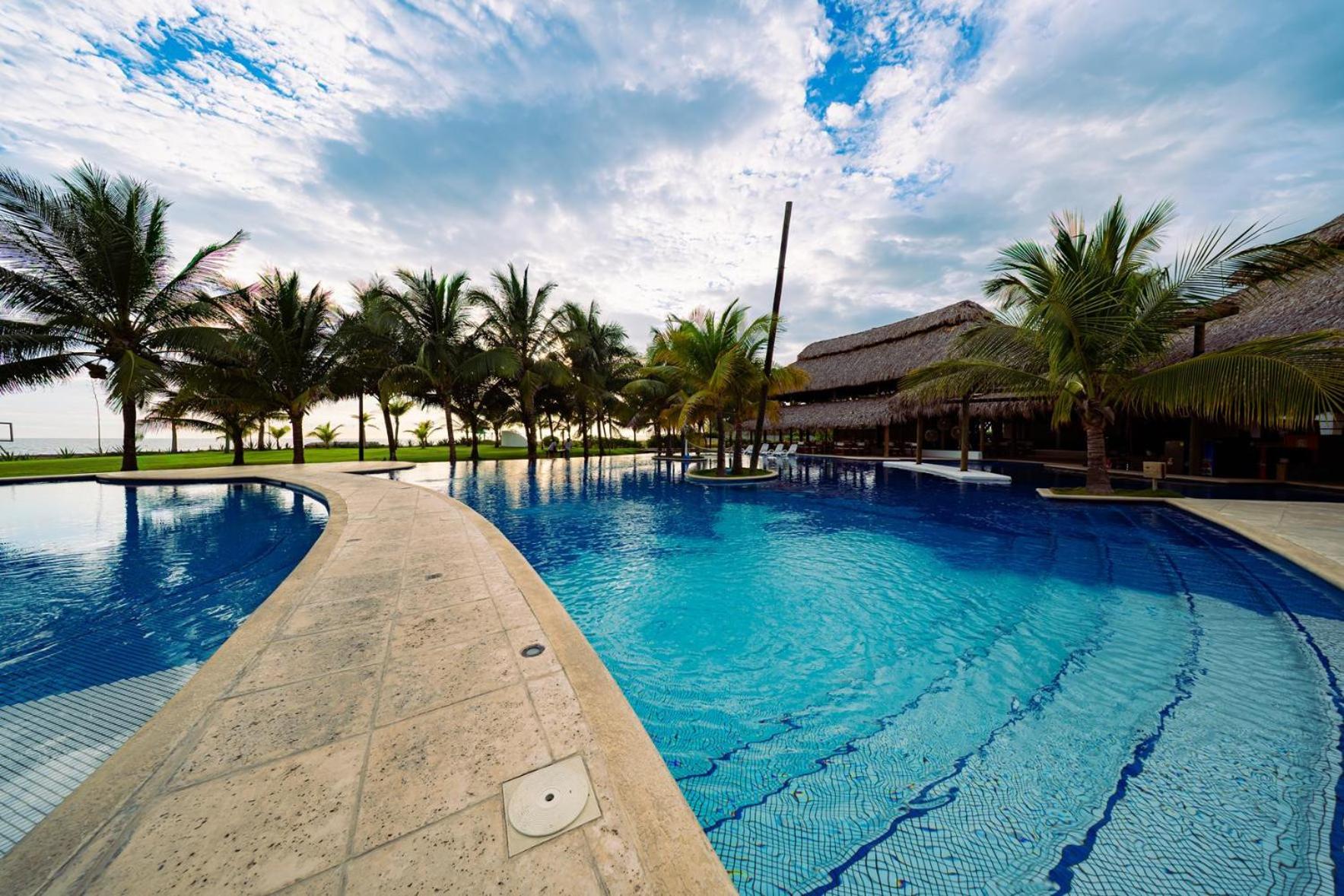 New villa with pool access for 7 ppl and 2 BR