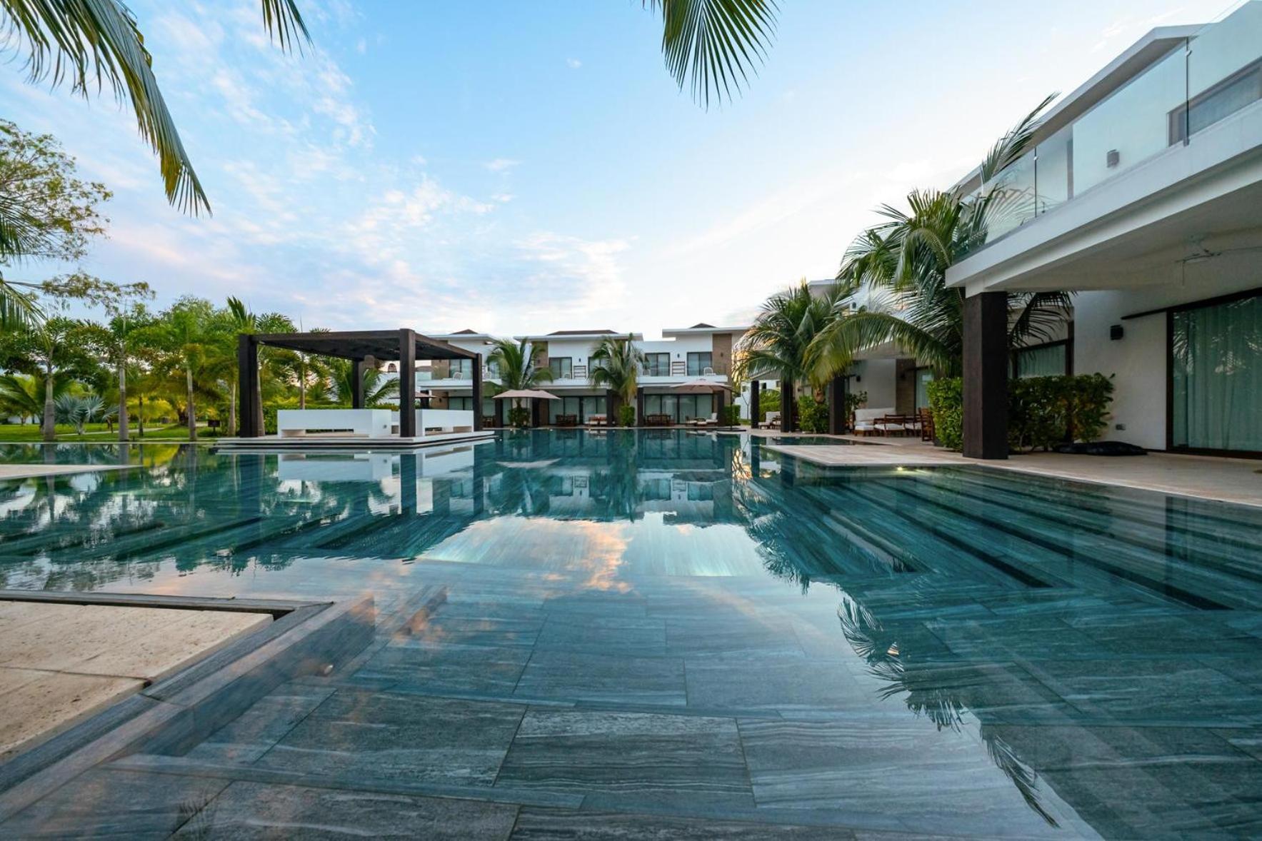 New villa with pool access for 7 ppl and 2 BR