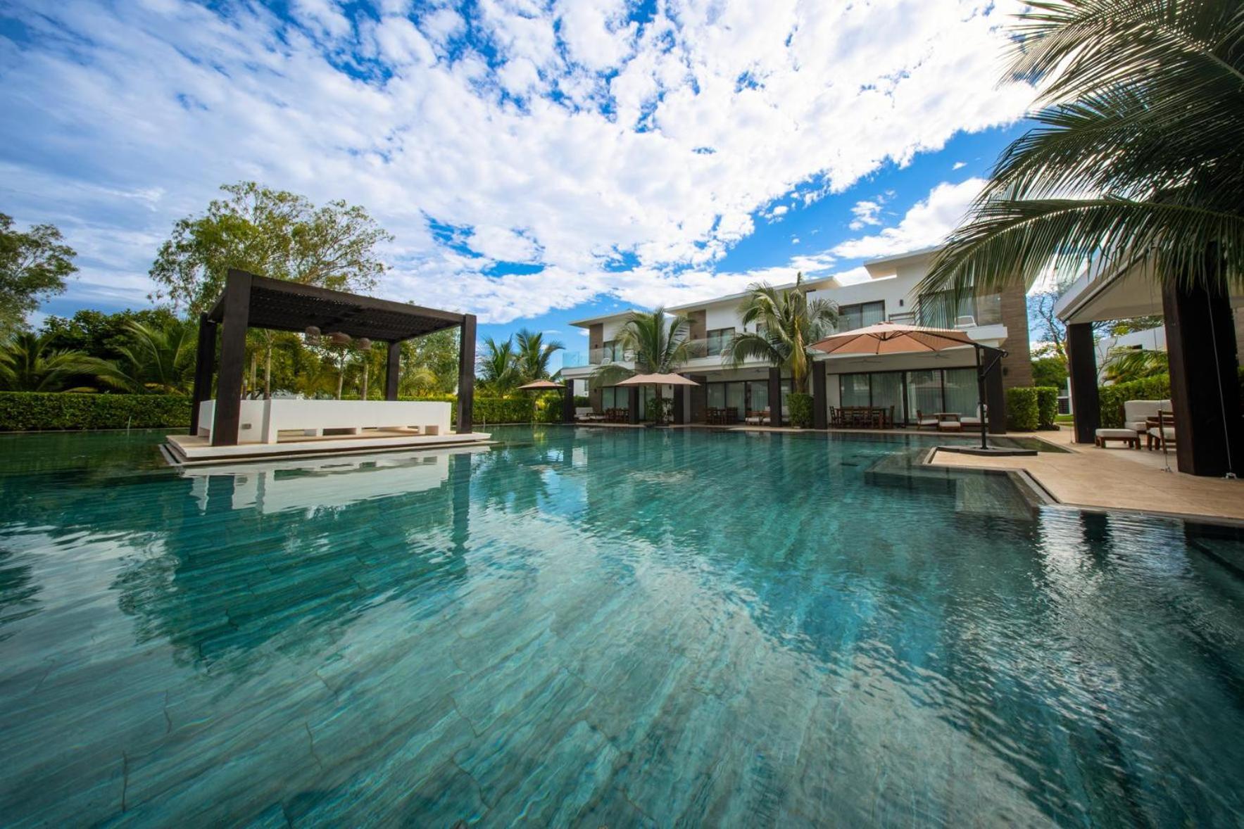 New villa with pool access for 7 ppl and 2 BR