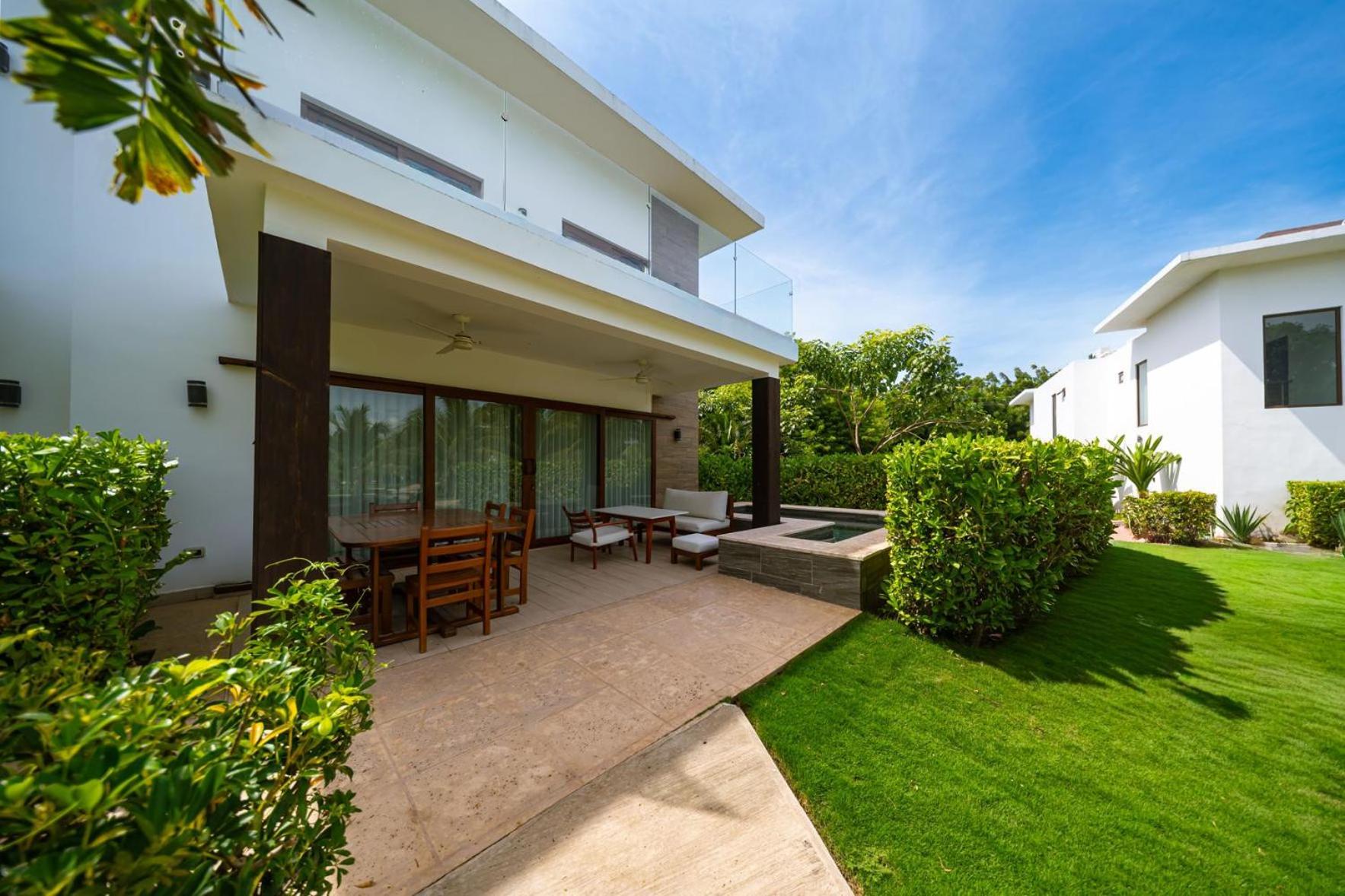 New villa with pool access for 7 ppl and 2 BR