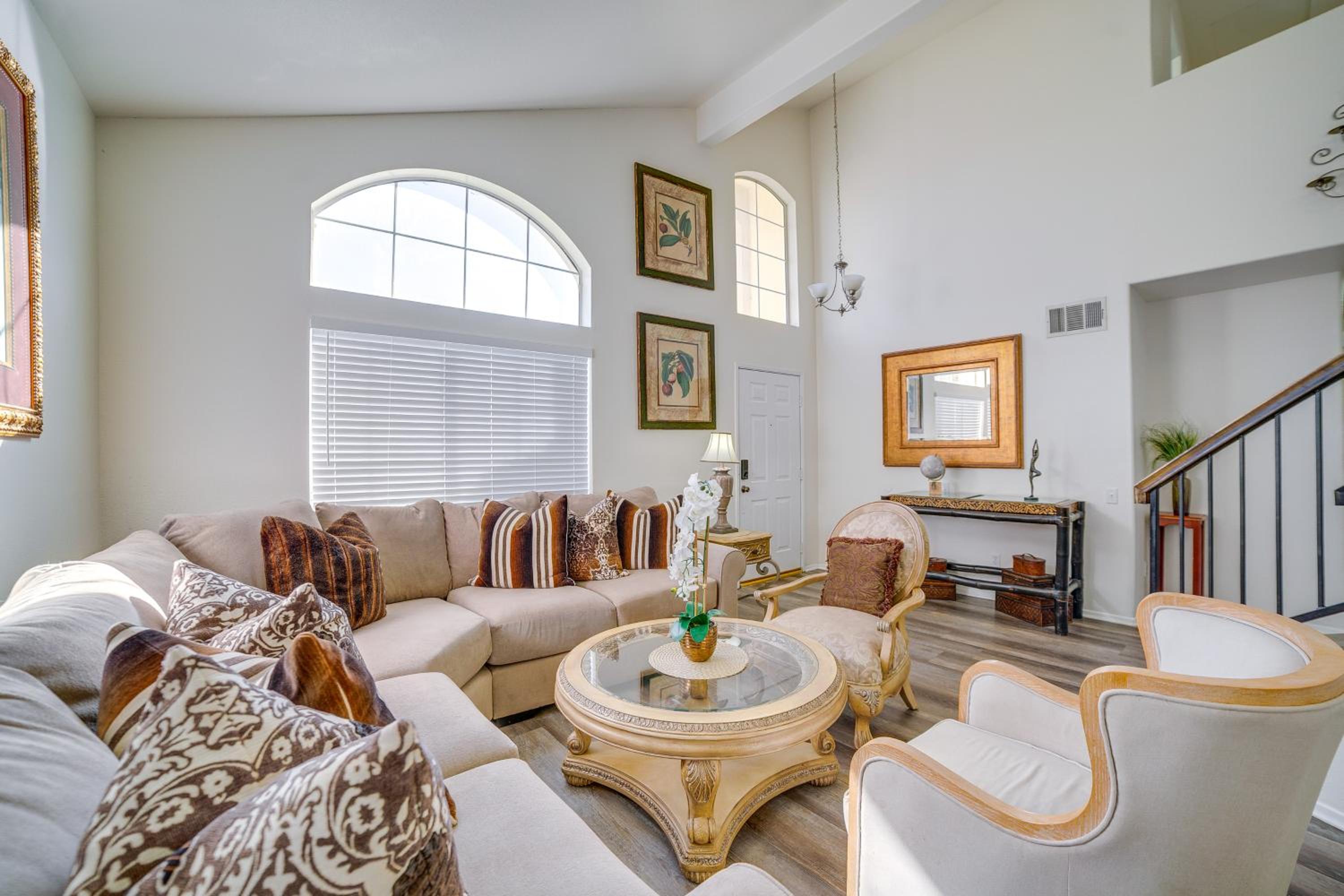 Family Home with Hot Tub! 2 Mi to Dtwn Riverside