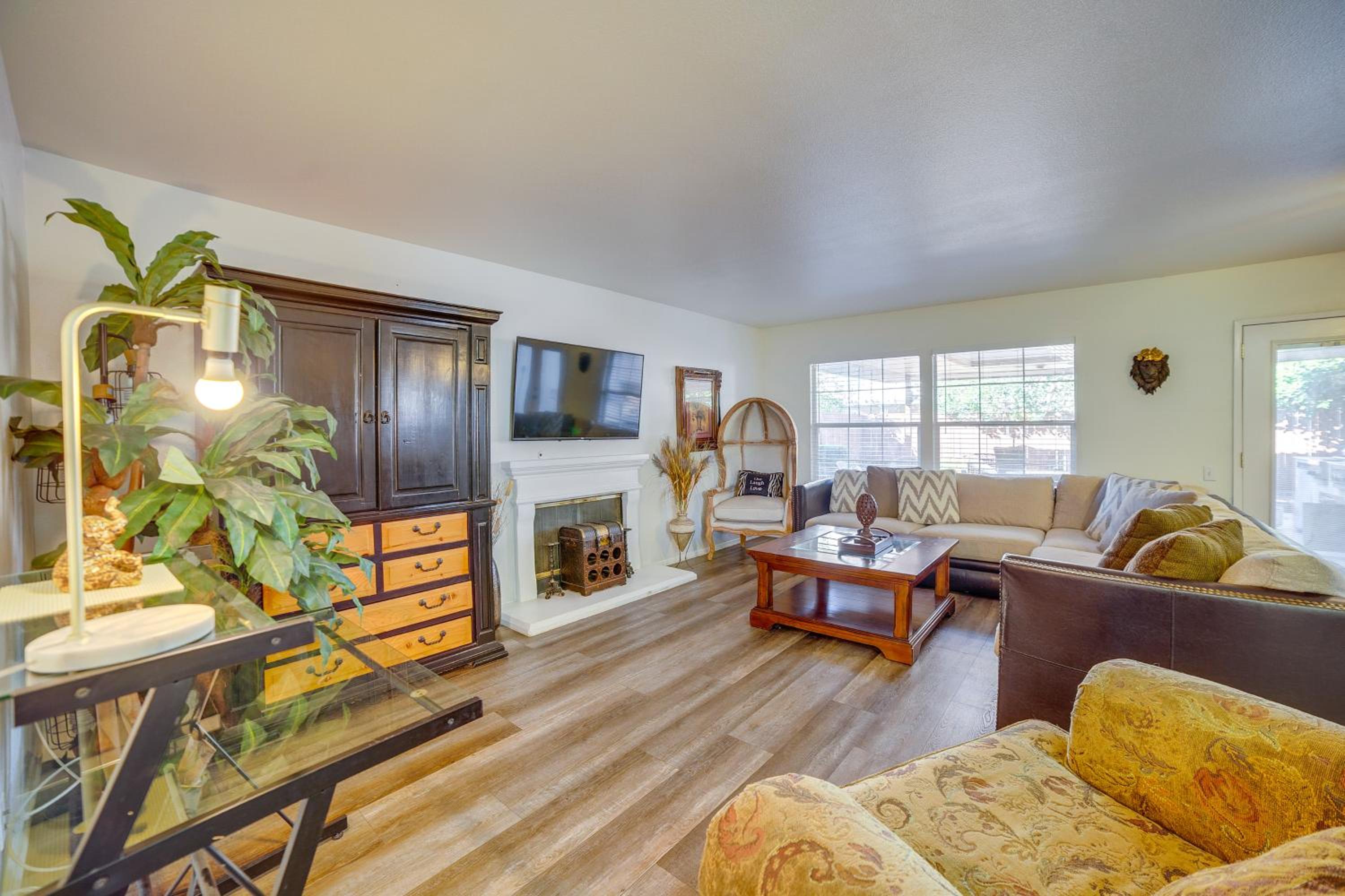 Family Home with Hot Tub! 2 Mi to Dtwn Riverside