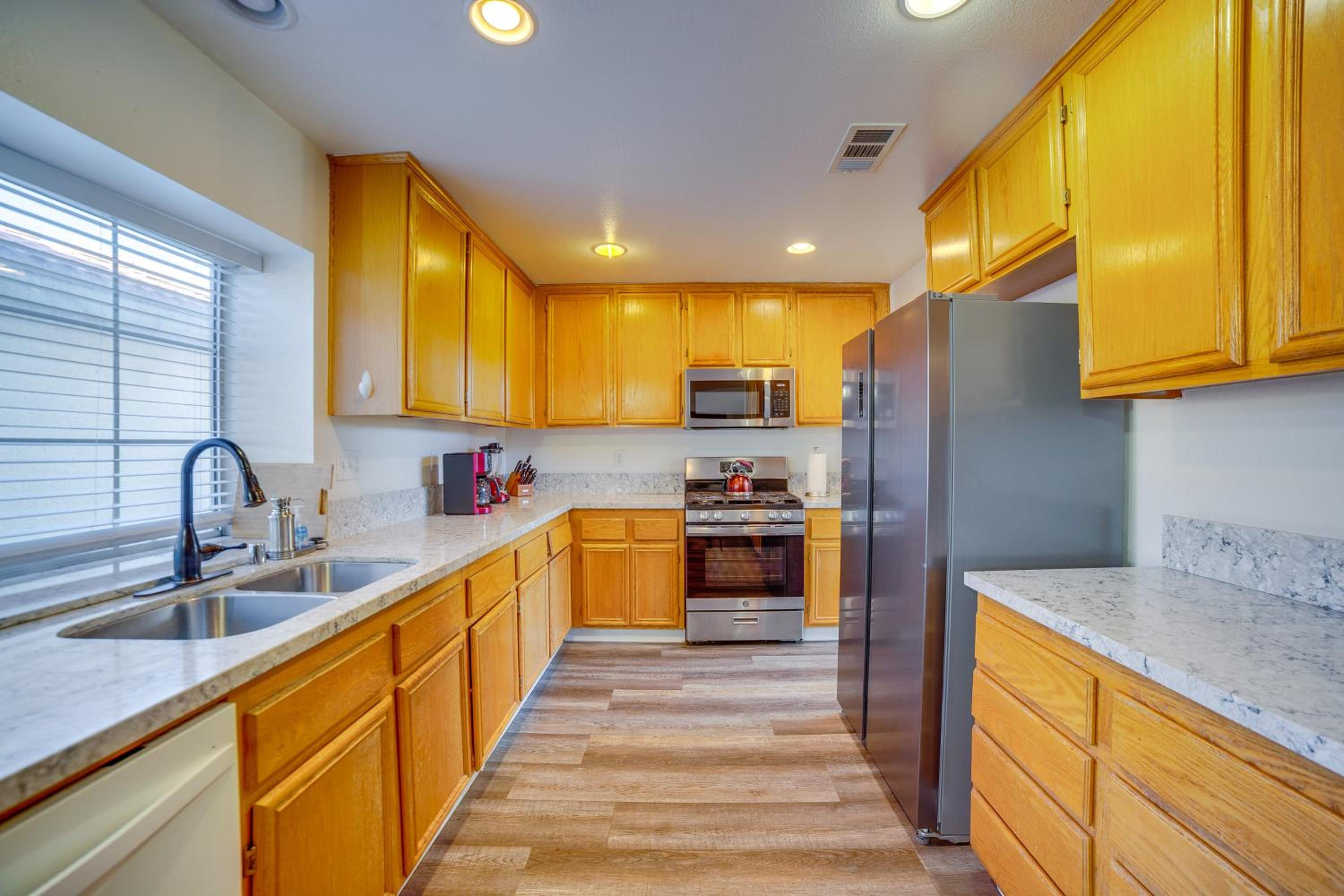 Family Home with Hot Tub! 2 Mi to Dtwn Riverside