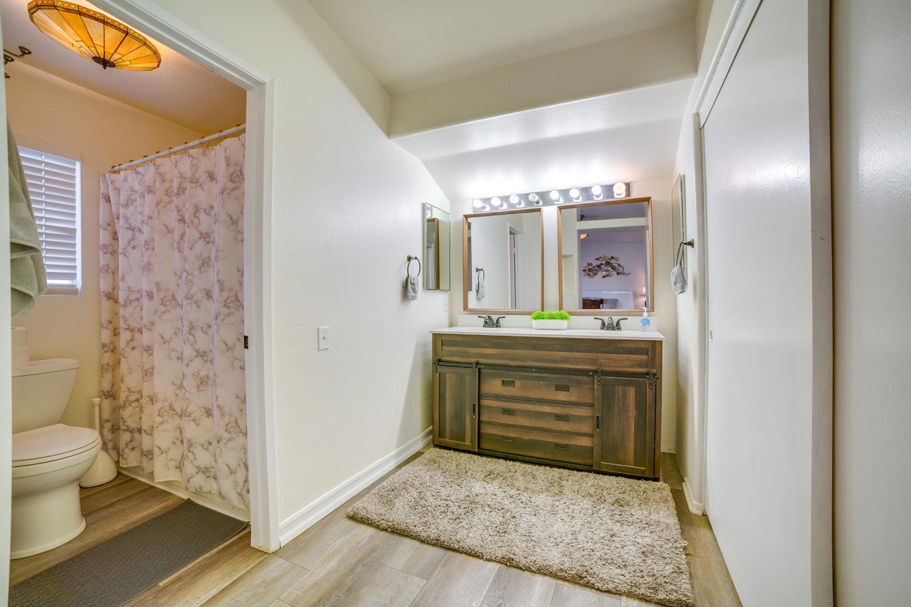 Family Home with Hot Tub! 2 Mi to Dtwn Riverside