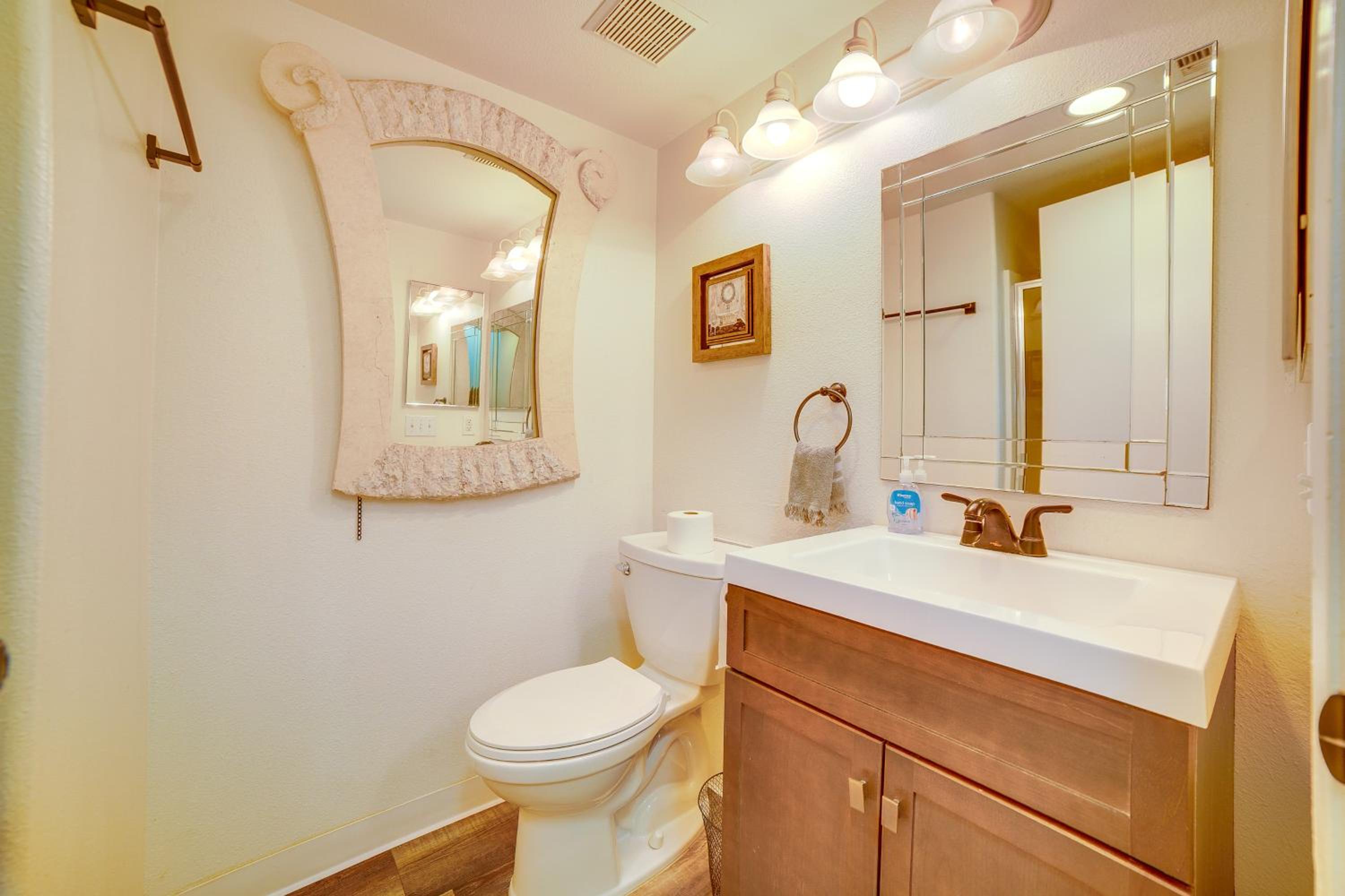 Family Home with Hot Tub! 2 Mi to Dtwn Riverside