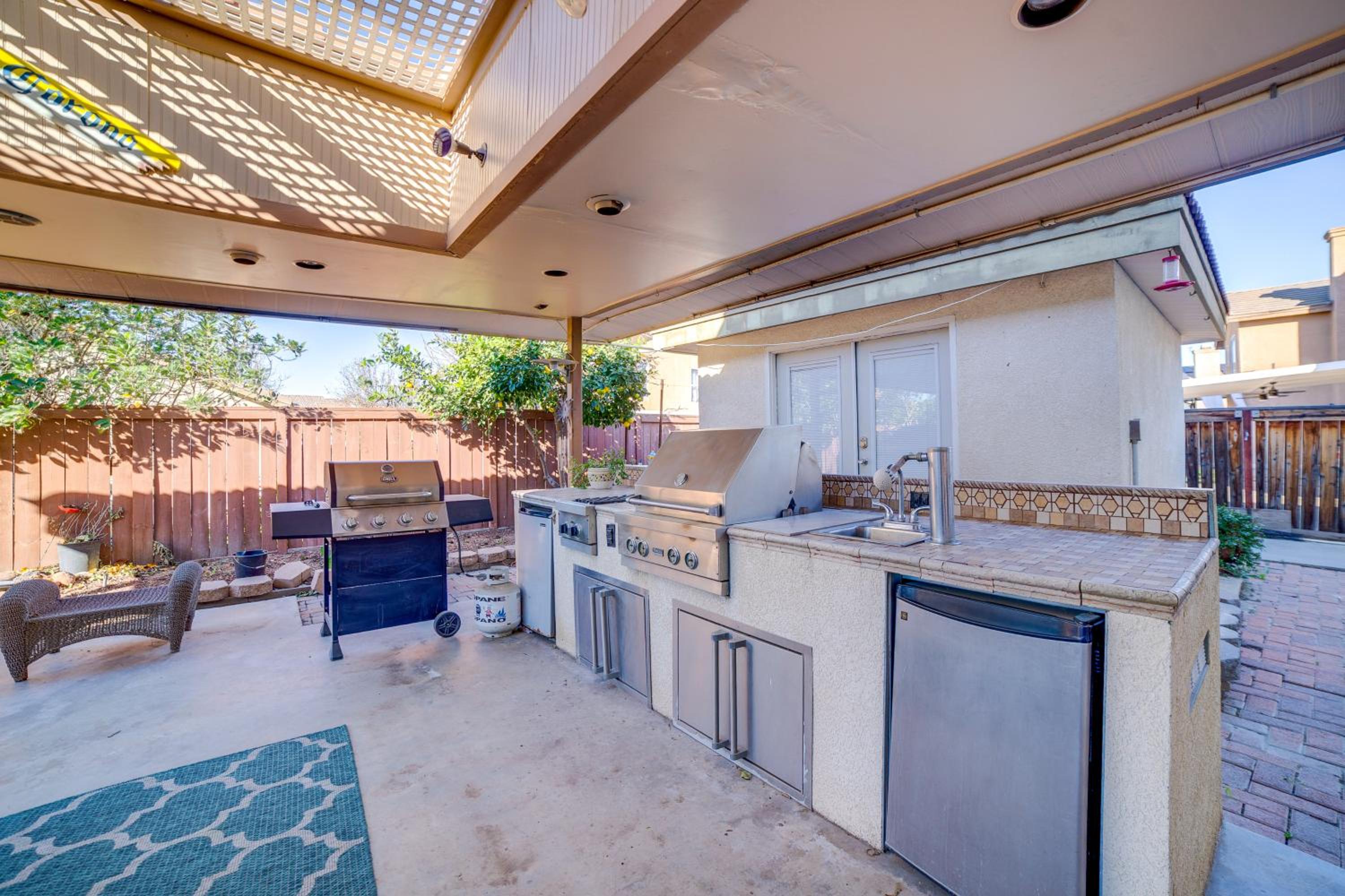 Family Home with Hot Tub! 2 Mi to Dtwn Riverside
