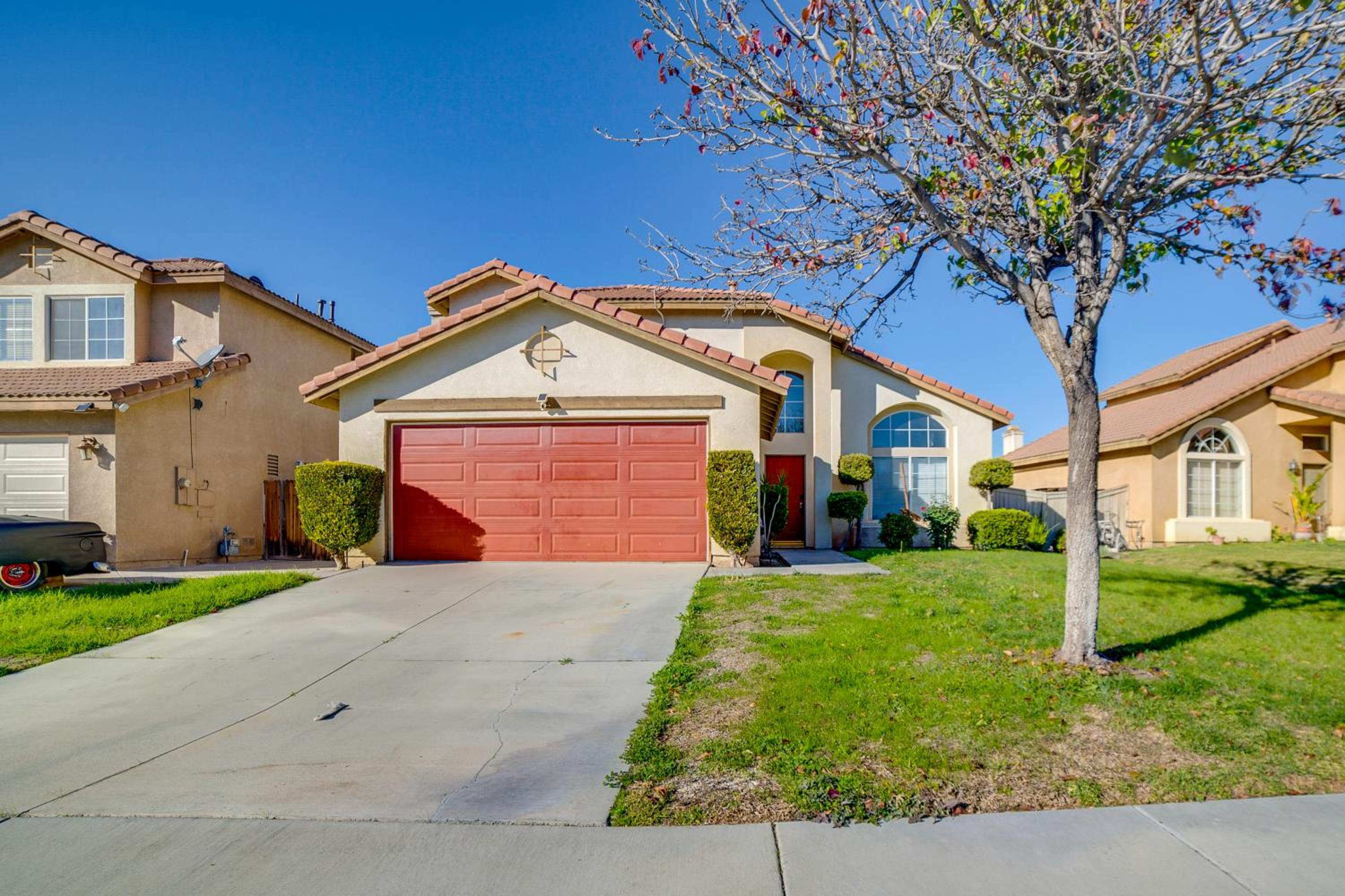 Family Home with Hot Tub! 2 Mi to Dtwn Riverside