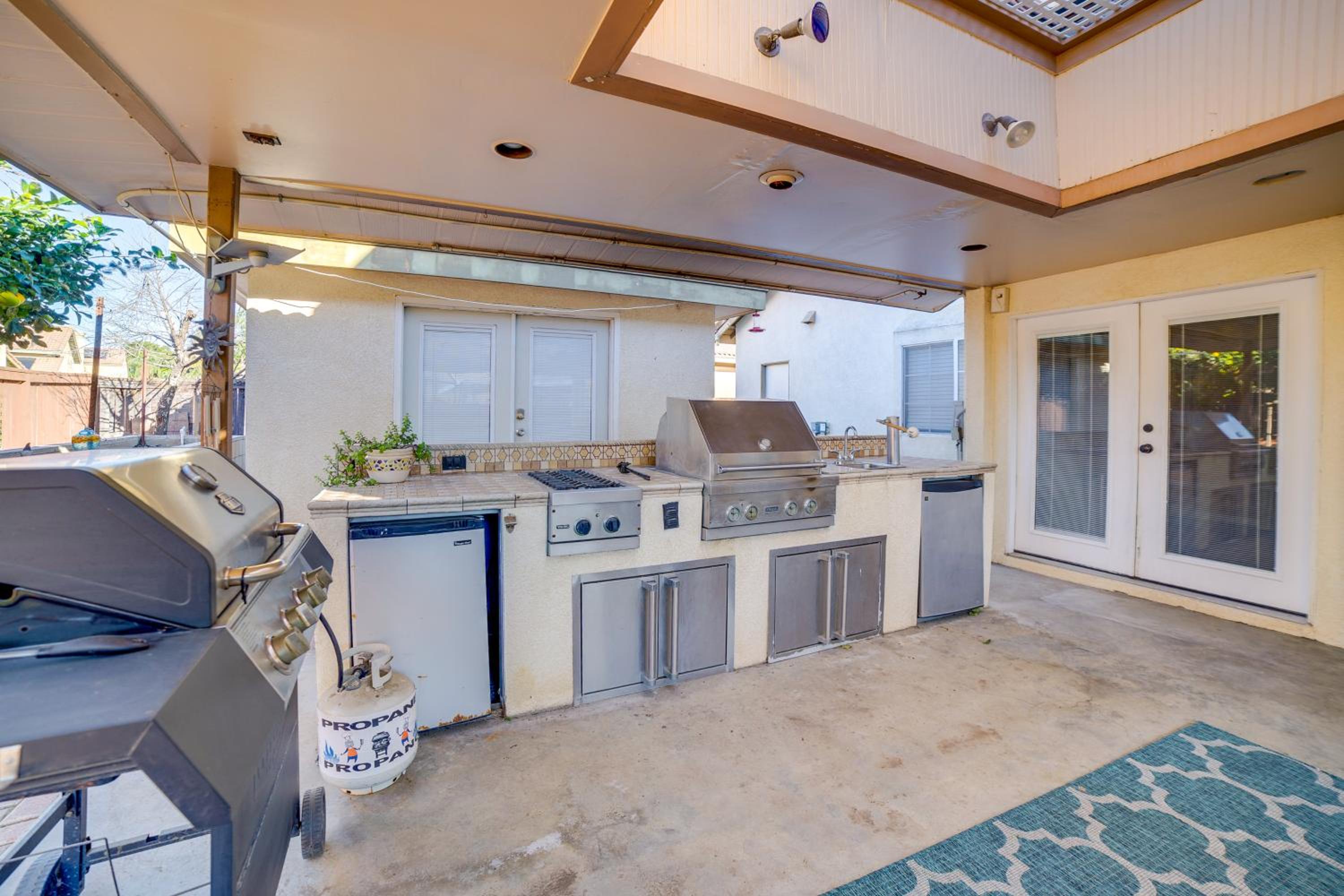 Family Home with Hot Tub! 2 Mi to Dtwn Riverside