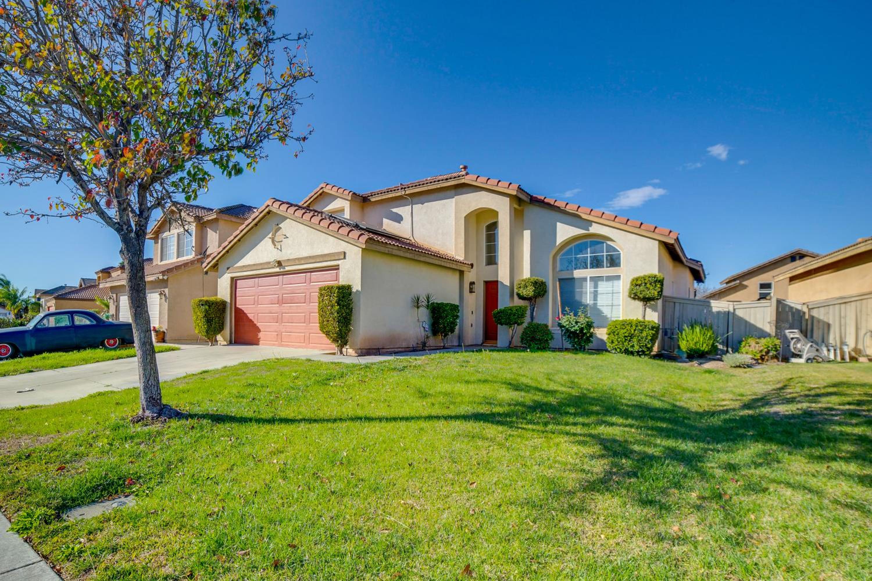 Family Home with Hot Tub! 2 Mi to Dtwn Riverside
