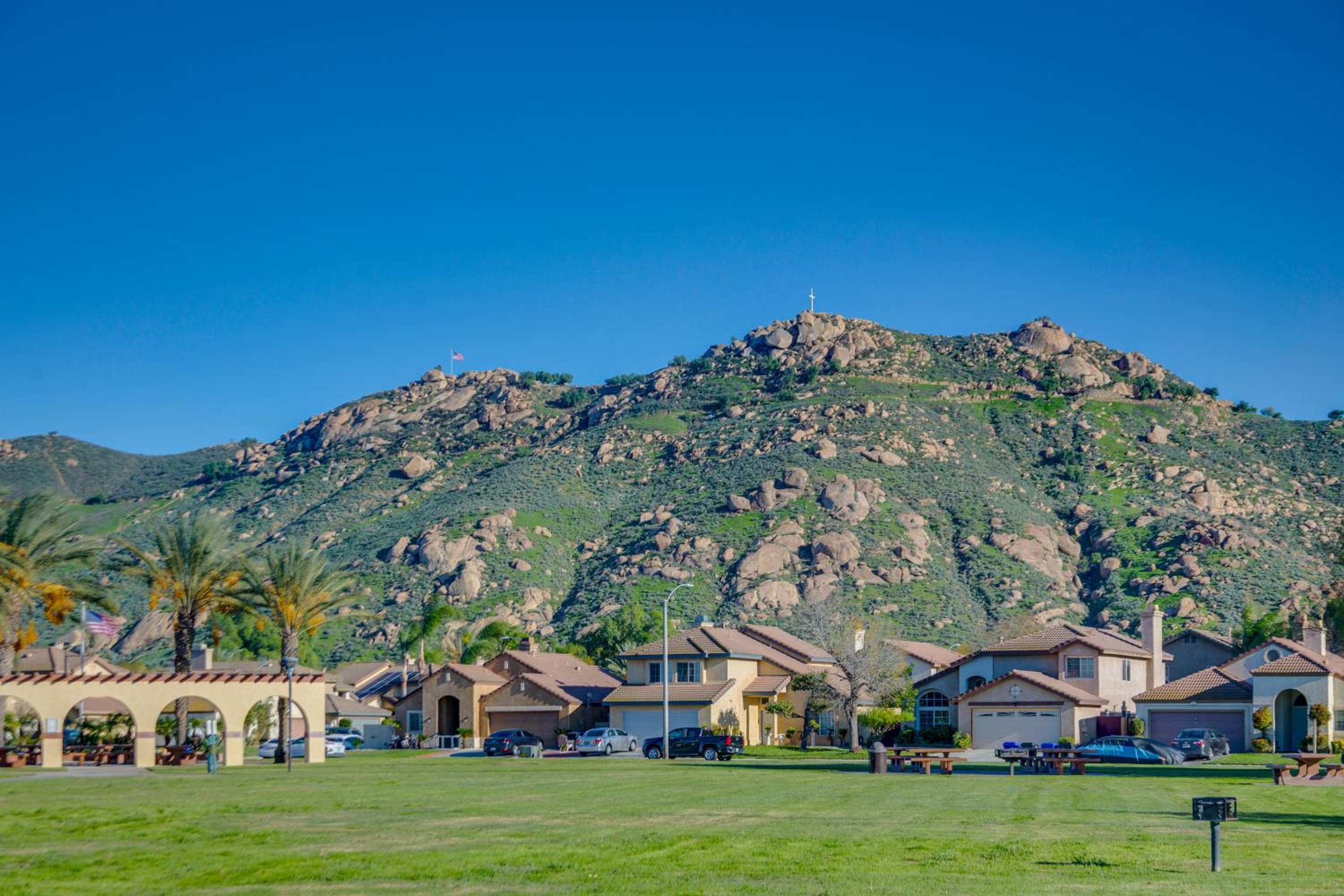 Family Home with Hot Tub! 2 Mi to Dtwn Riverside