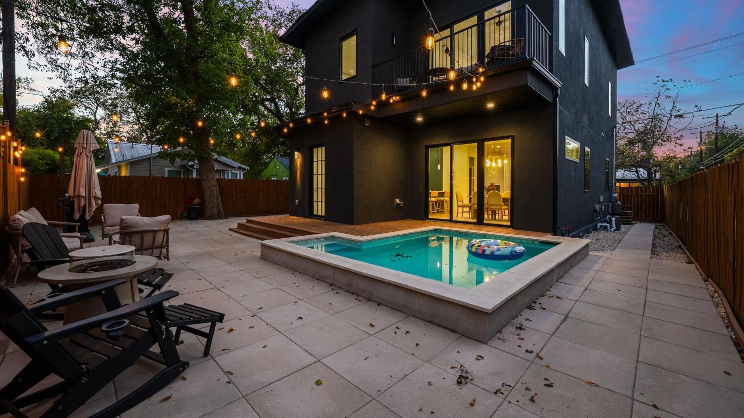 Stylish Home with Firepit Balcony Steps from Austin’s Best Near Rainey St Lady Bird Lake Downtown The Ashlee by AvantStay