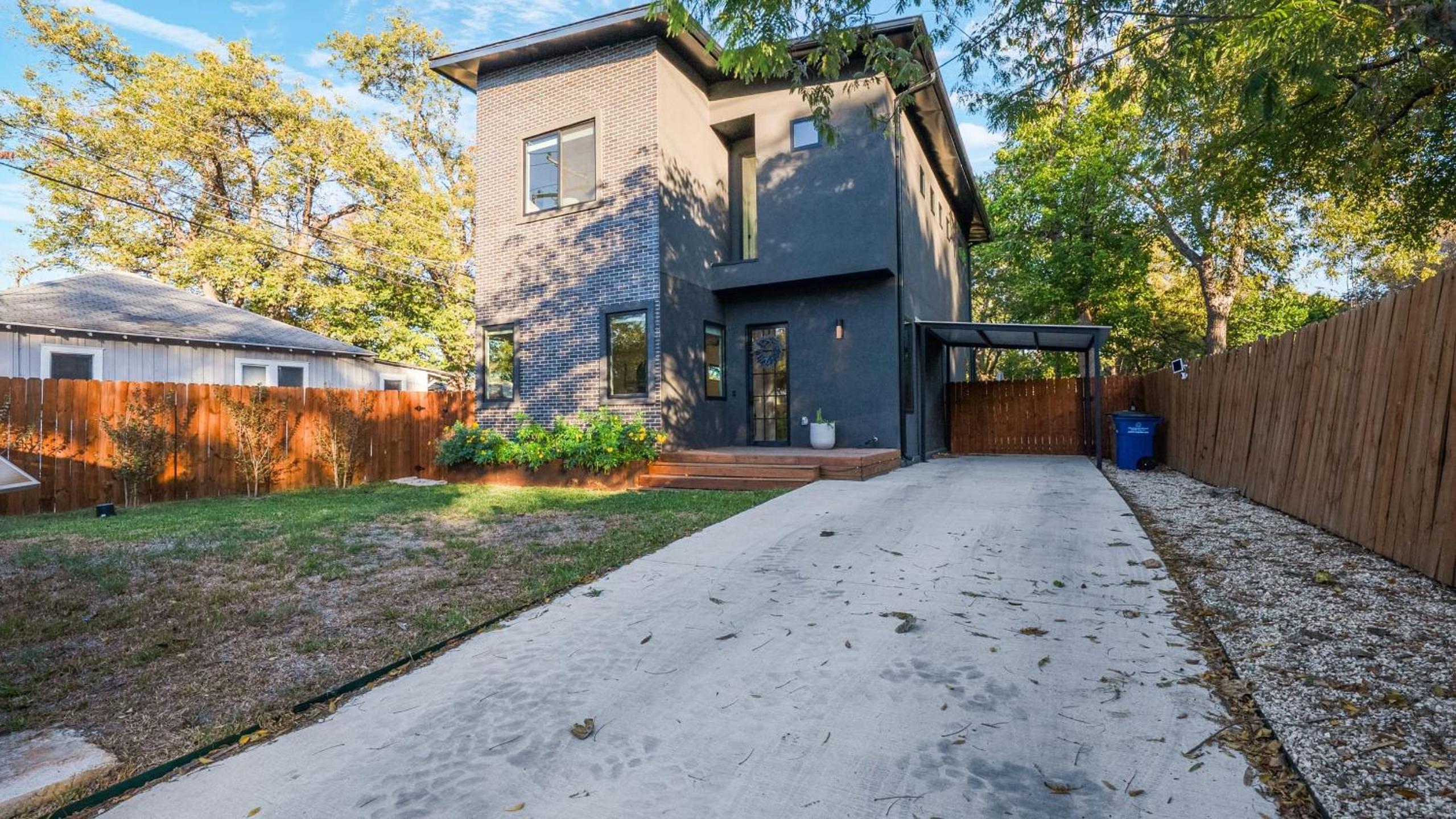 Stylish Home with Firepit Balcony Steps from Austin’s Best Near Rainey St Lady Bird Lake Downtown The Ashlee by AvantStay