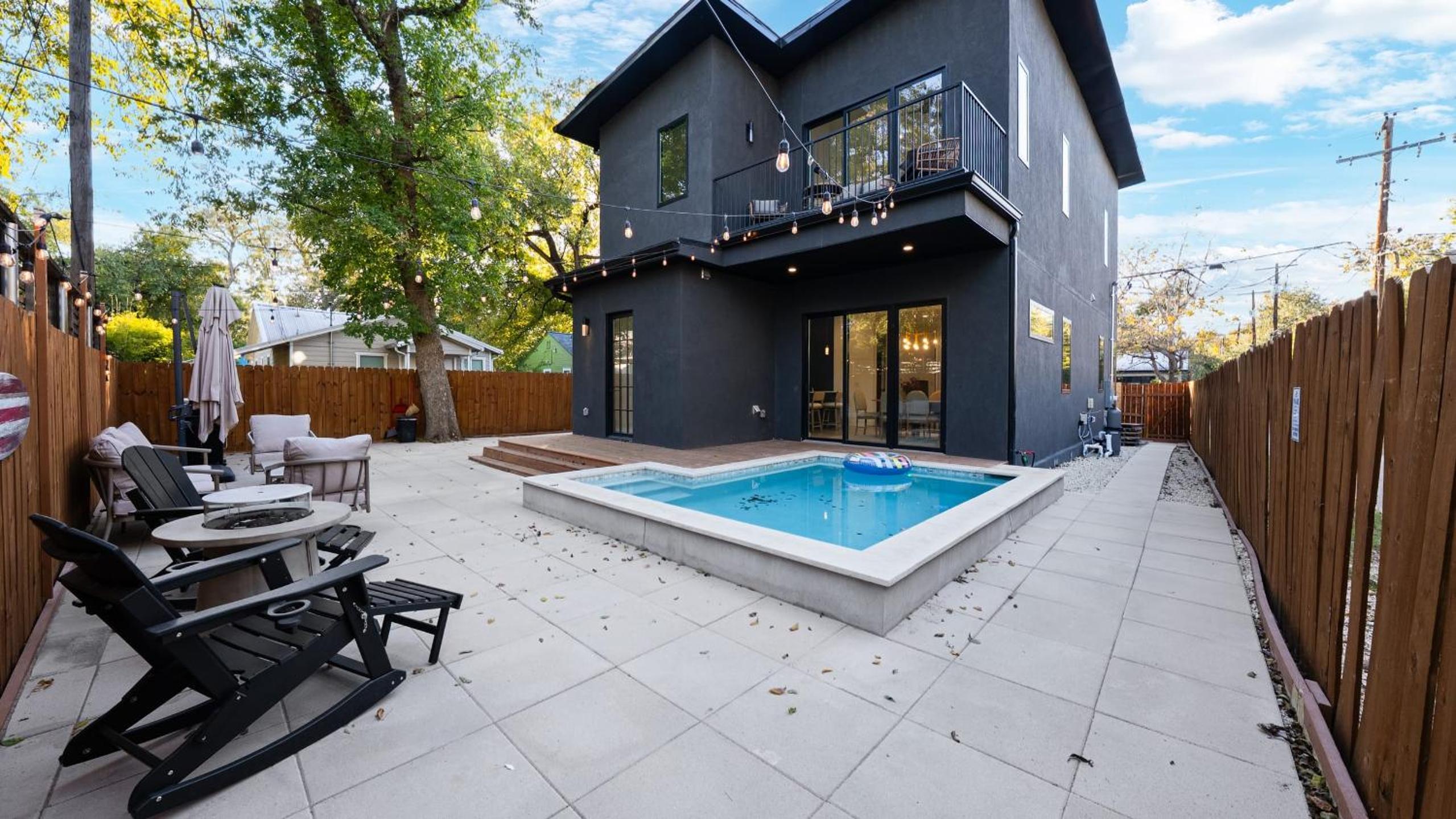 Stylish Home with Firepit Balcony Steps from Austin’s Best Near Rainey St Lady Bird Lake Downtown The Ashlee by AvantStay