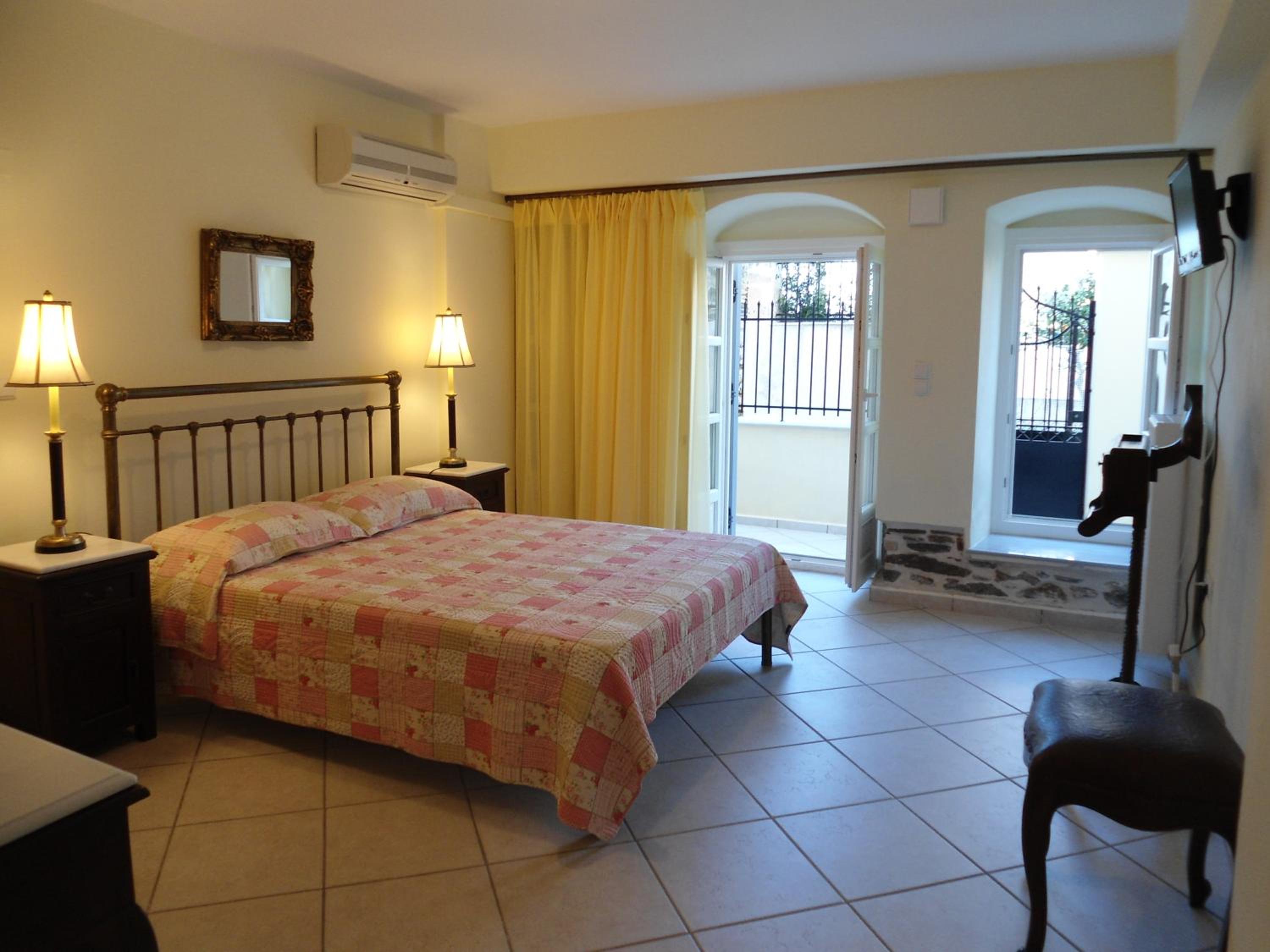 Antouanetta Apartments