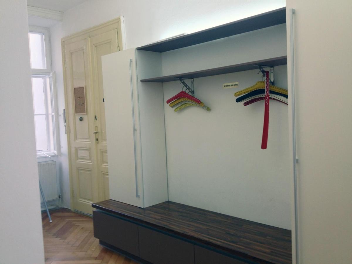 Big Vintage Style Flat Near Schönbrunn