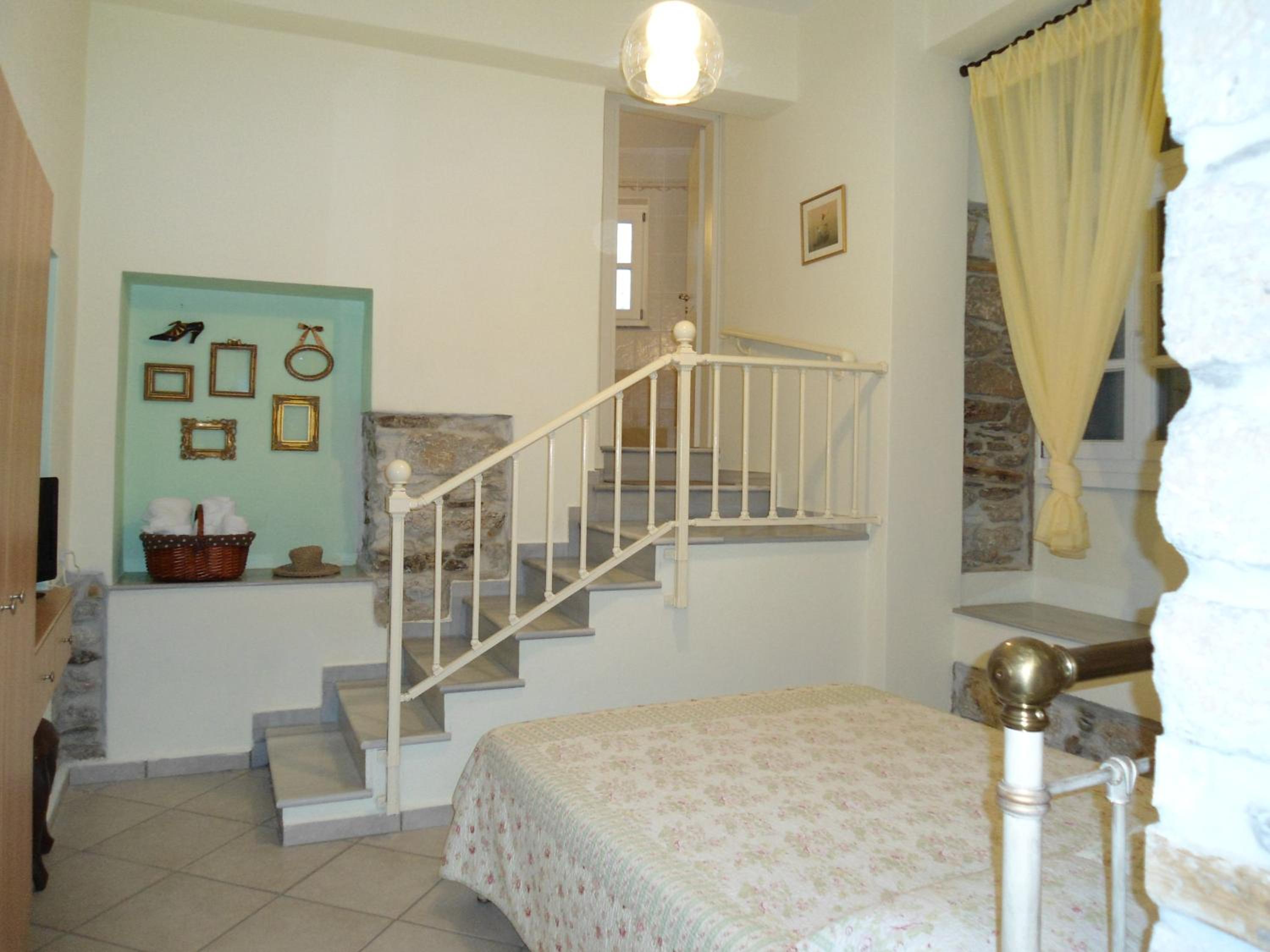Antouanetta Apartments