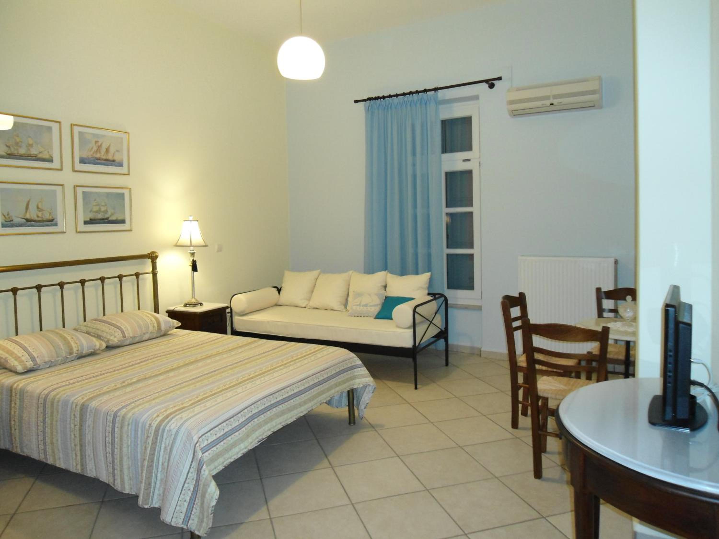 Antouanetta Apartments