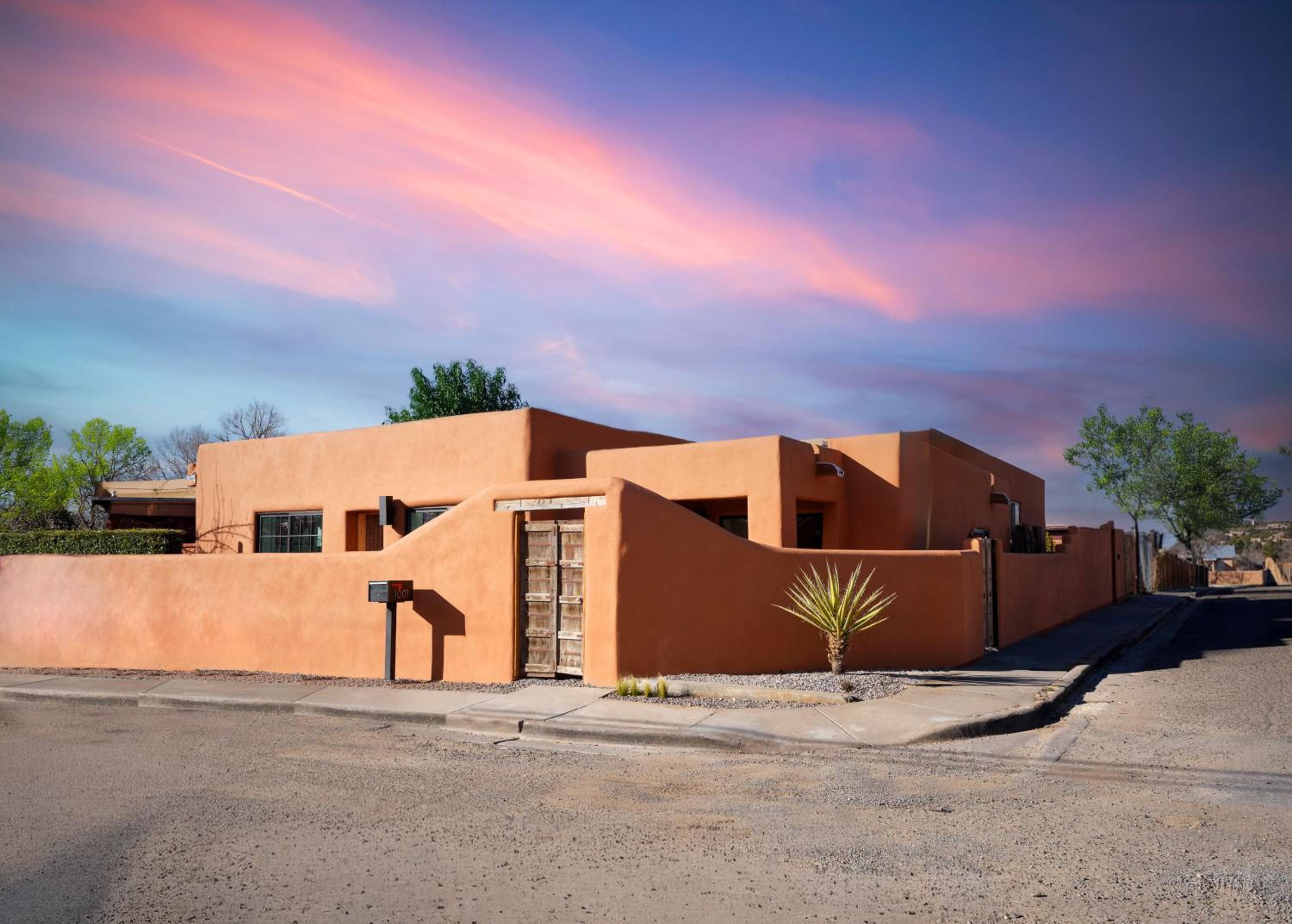 The Nicho House 4BD Ultra Modern Adobe Near Plaza