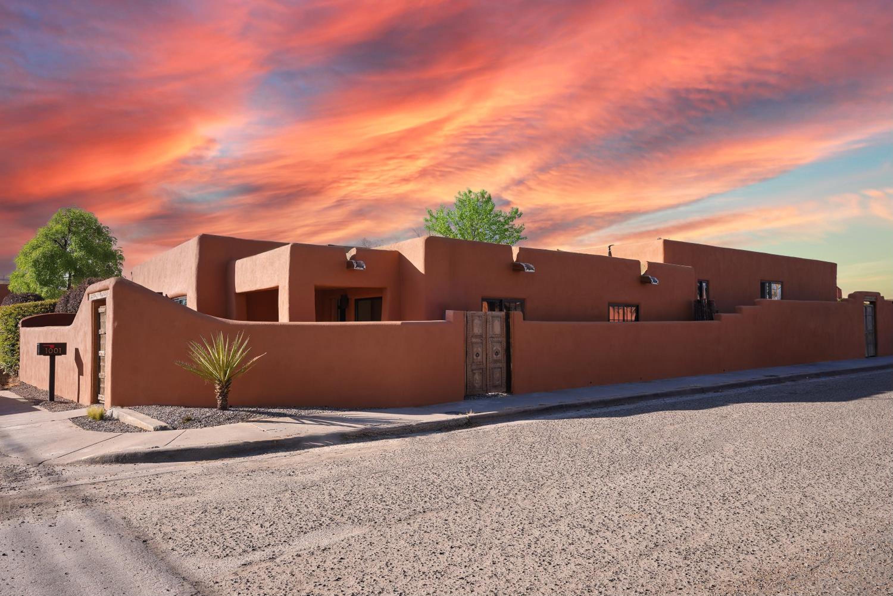 The Nicho House 4BD Ultra Modern Adobe Near Plaza