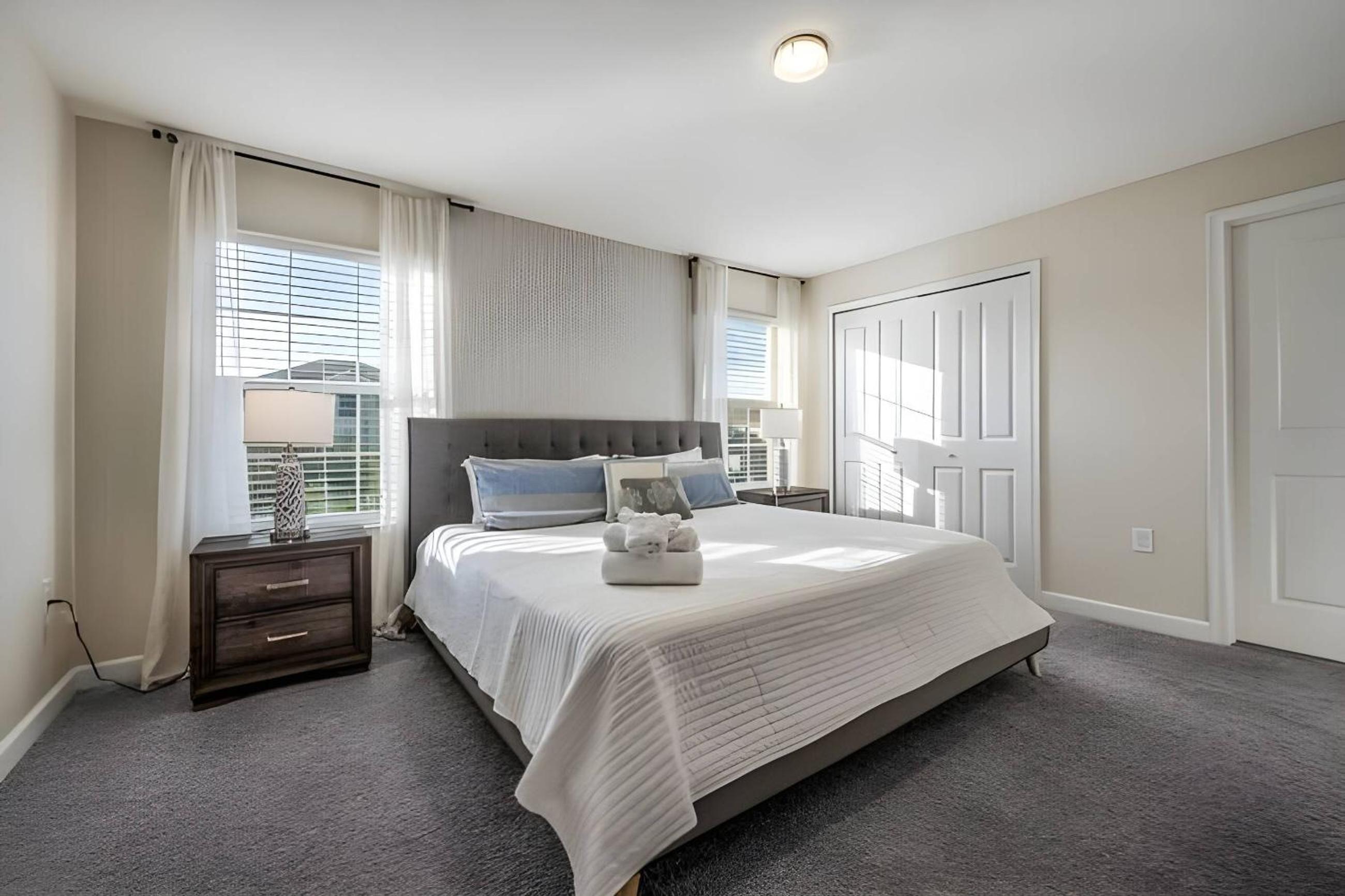 Luxury 4BR Villa w Pool Near Disney Parks