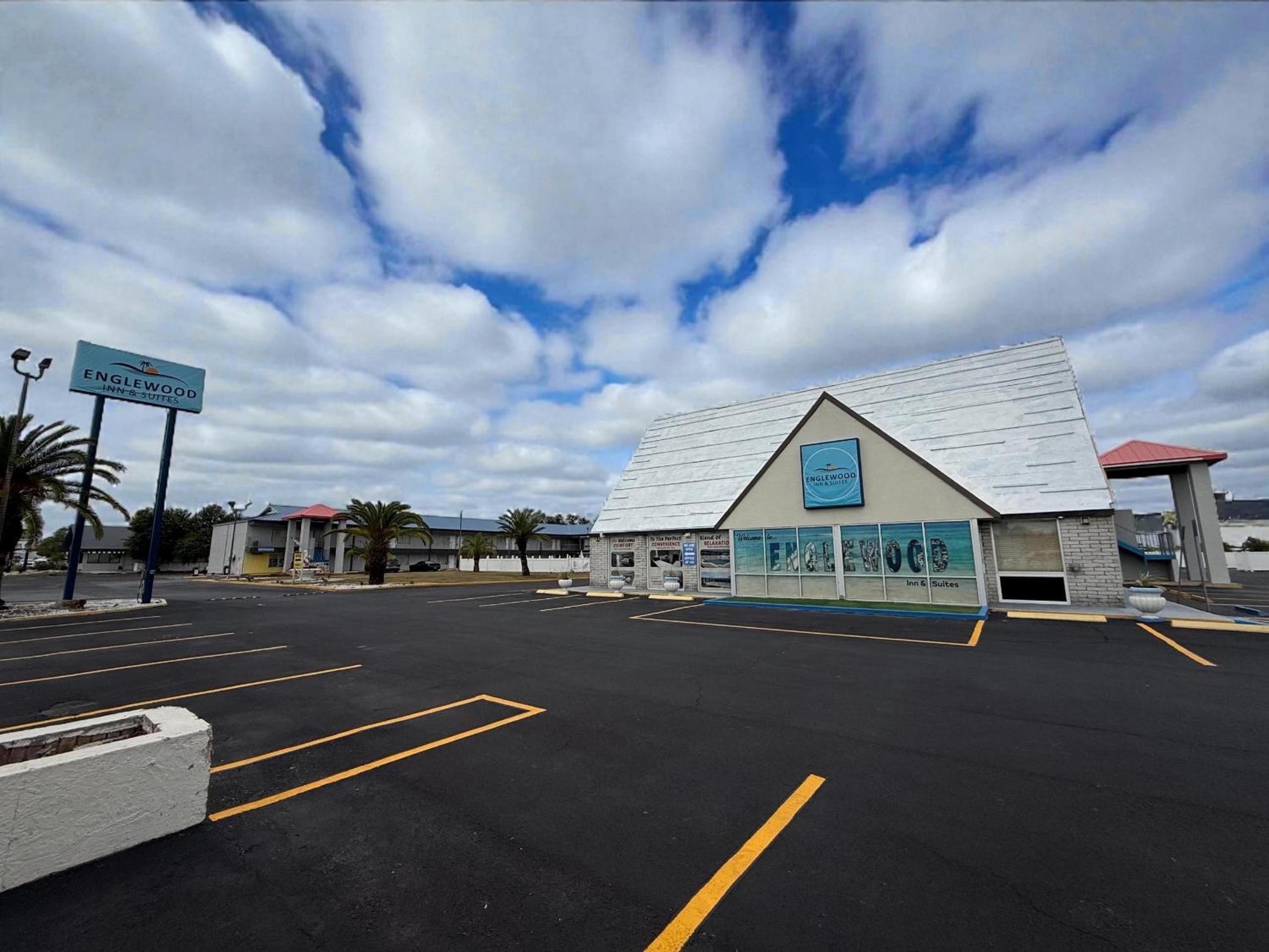 Englewood Inn & Suites