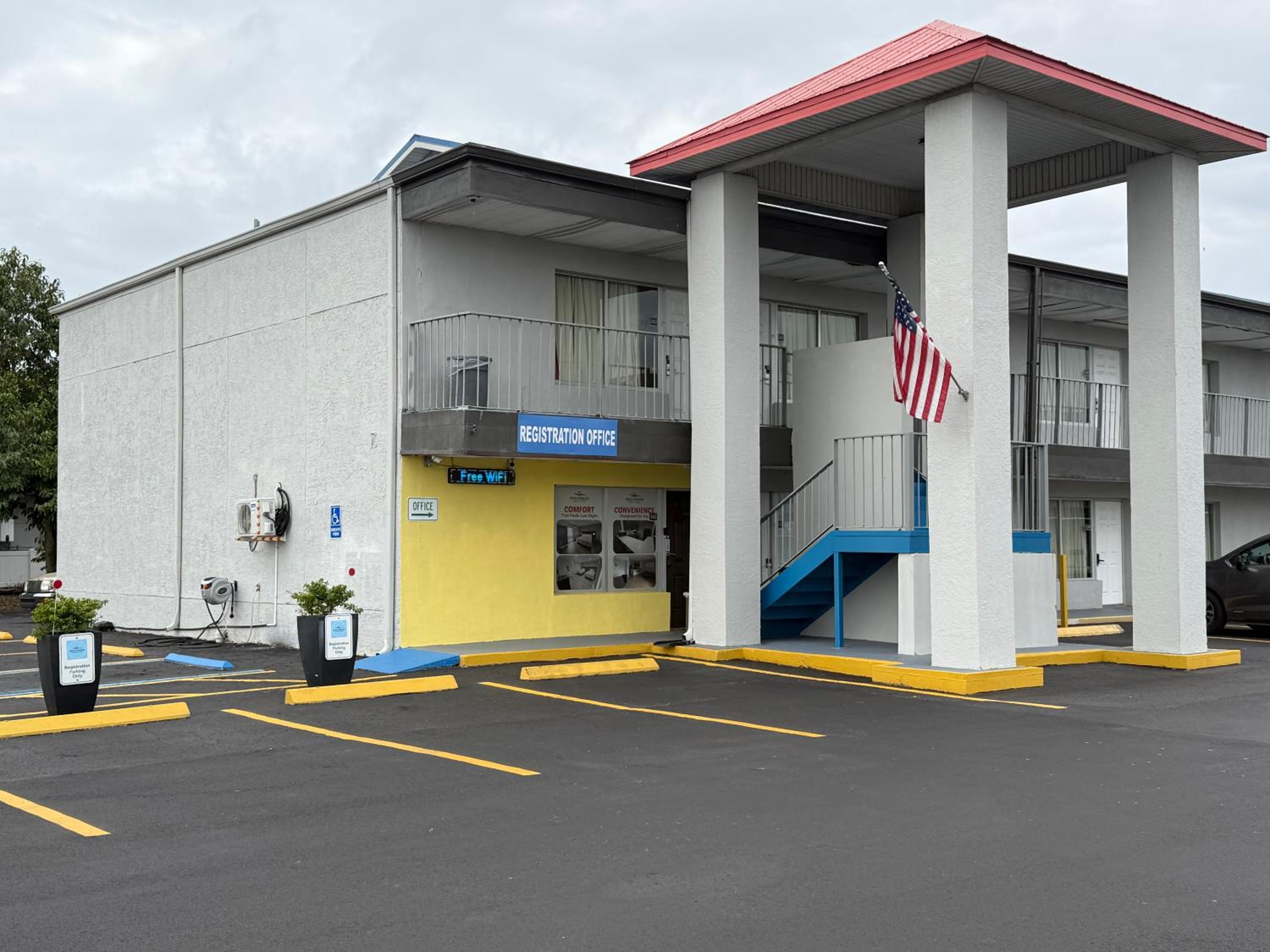 Englewood Inn & Suites