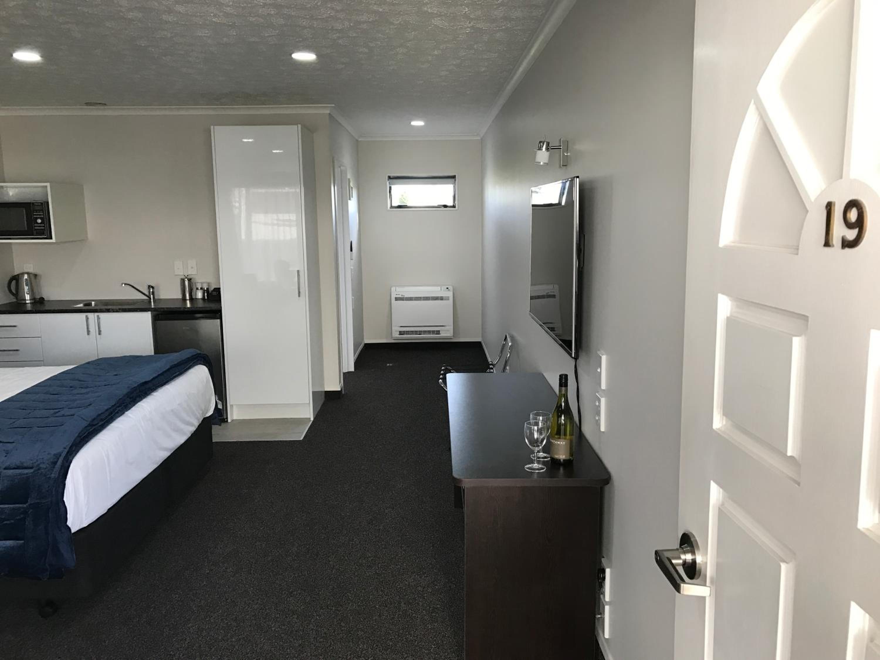 White Heron Motor Lodge