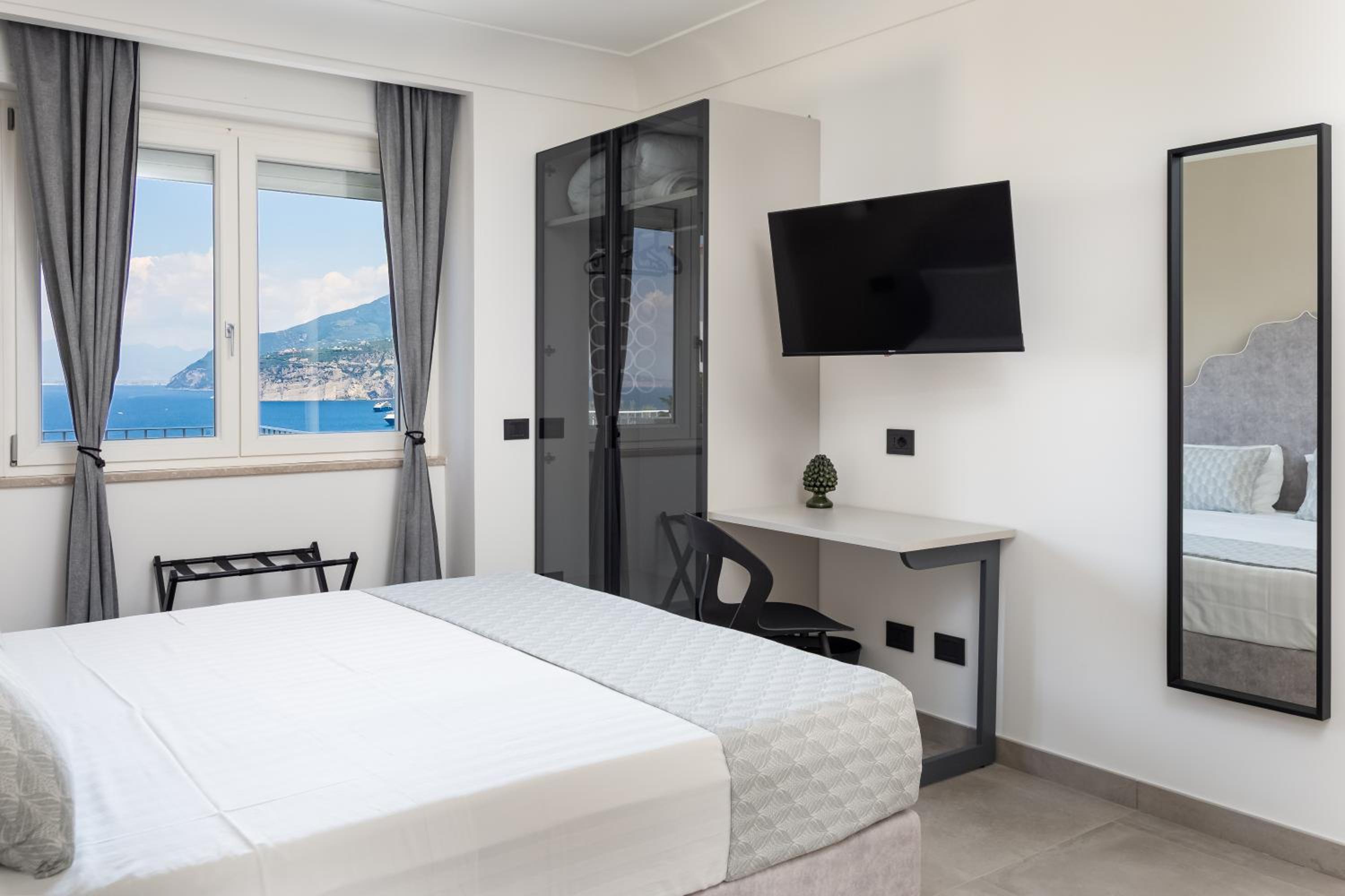Maison Regina Giovanna - A Window to the Paradise