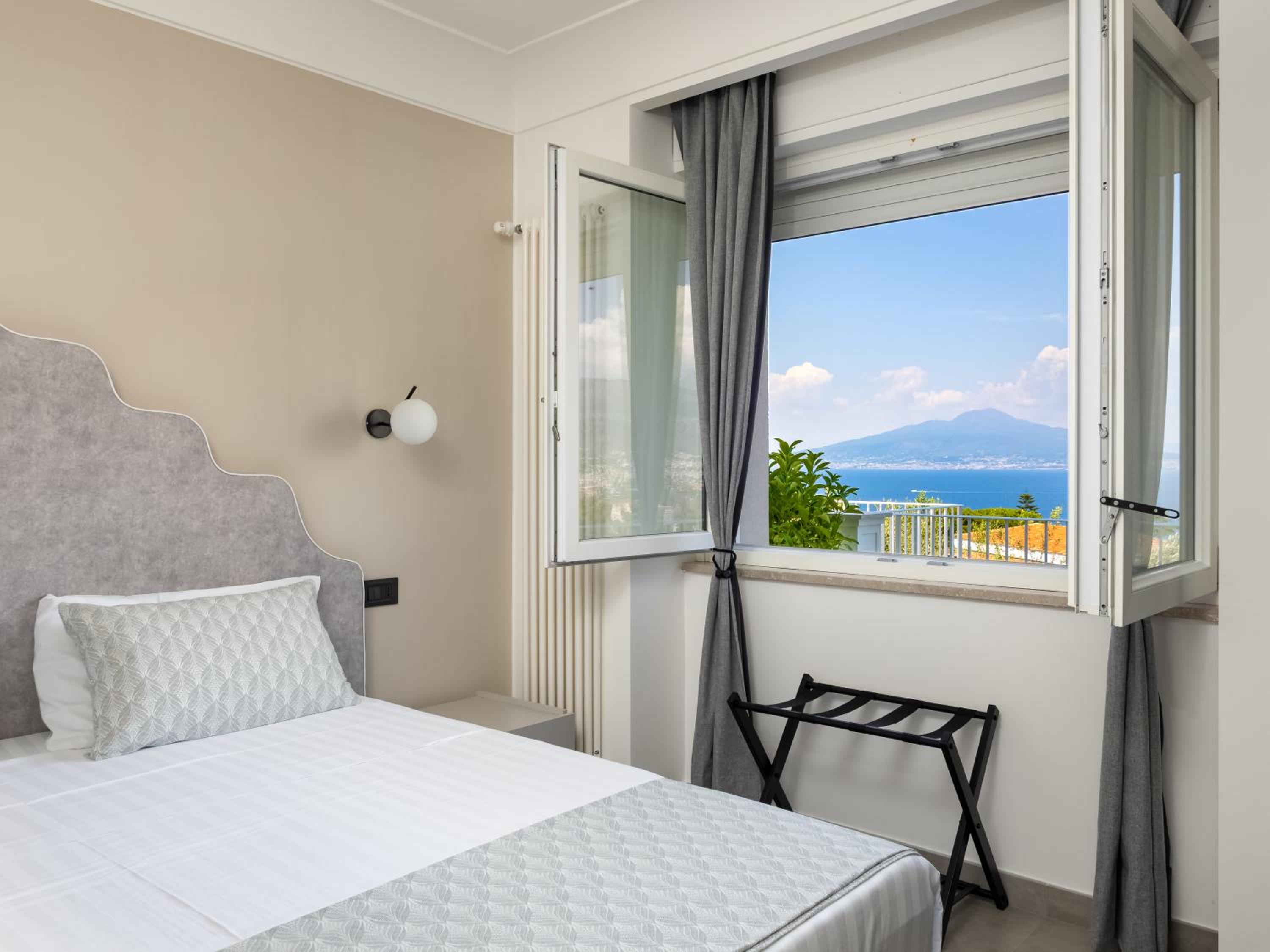 Maison Regina Giovanna - A Window to the Paradise