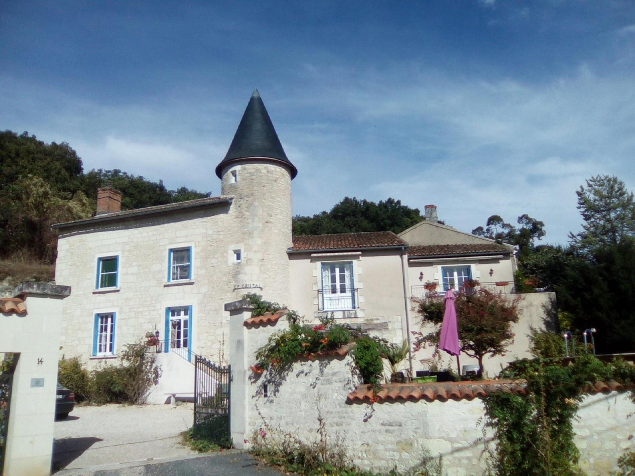Manoir Le Cristal , grosses reductions sur les entrées du Futuroscpe, petites et grandes chambres familiales